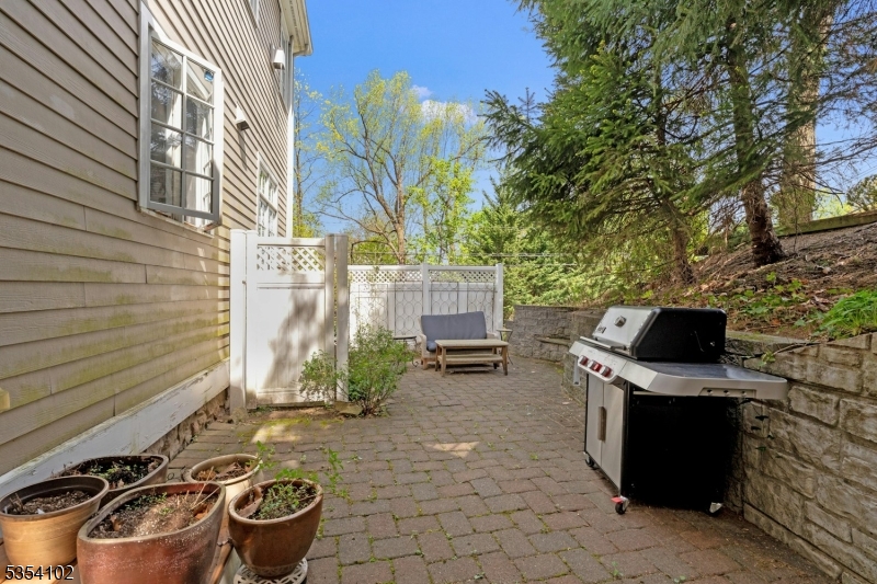 Morristown Town, New Jersey, 07960, United States, 2 Bedrooms Bedrooms, ,3 BathroomsBathrooms,Residential,For Sale,1992916