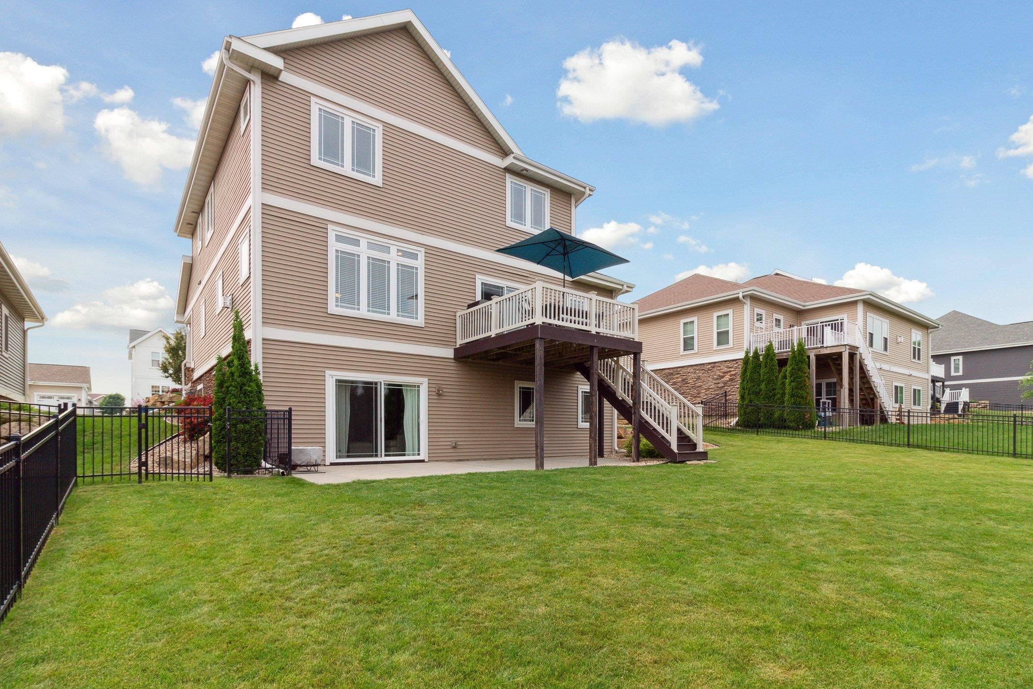 WAUNAKEE, Wisconsin, 53597, United States, 4 Bedrooms Bedrooms, ,4 BathroomsBathrooms,Residential,For Sale,1927061
