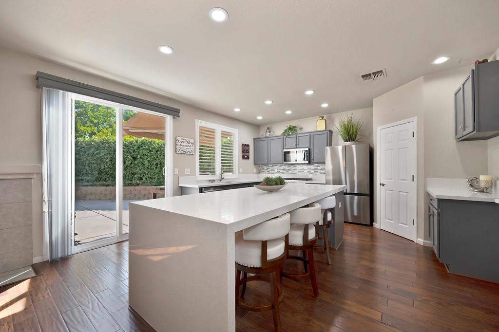 Roseville, California, 95747, United States, 6 Bedrooms Bedrooms, ,4 BathroomsBathrooms,Residential,For Sale,1940337