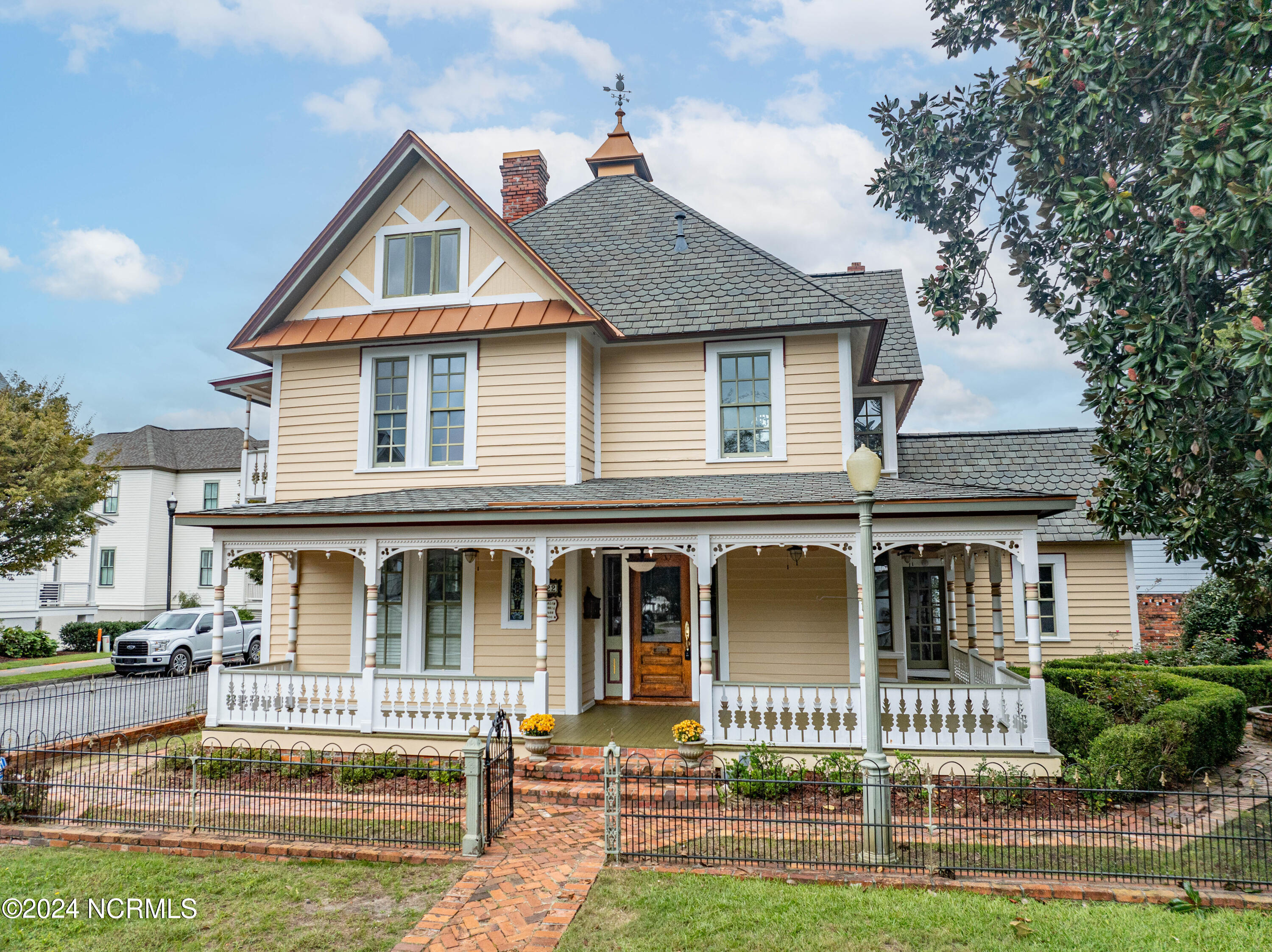 122 S Academy Street, Washington, North Carolina, 27889, United States, 3 Bedrooms Bedrooms, ,4 BathroomsBathrooms,Residential,For Sale,122 S Academy Street,1639244