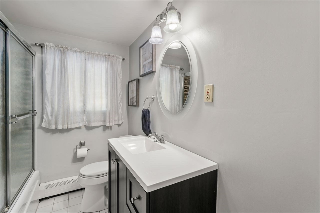 Waltham, Massachusetts, 02453, United States, 3 Bedrooms Bedrooms, ,2 BathroomsBathrooms,Residential,For Sale,1939650