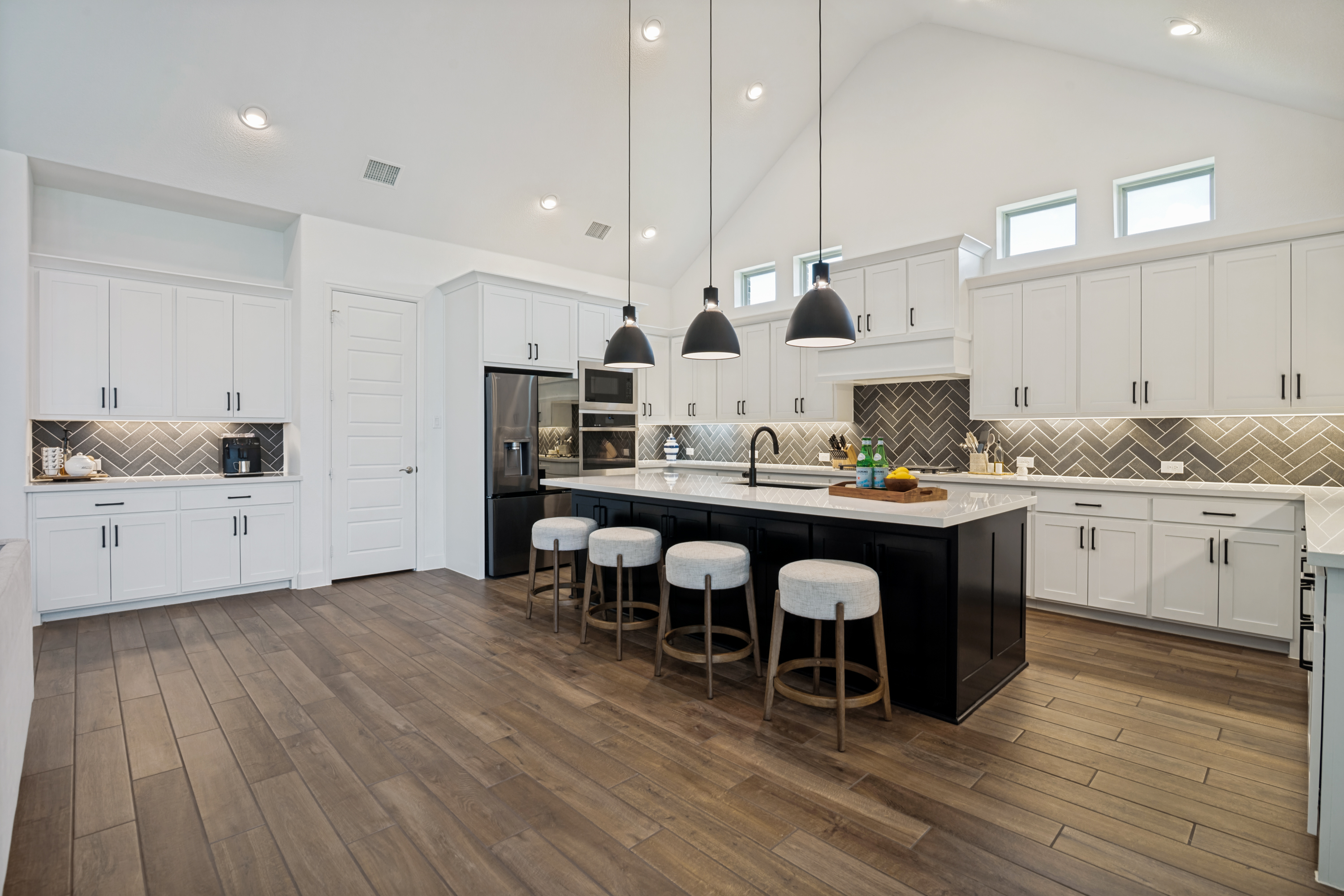  Better Than New  Perry Home on Expansive Nearly Half-Acre Lot - 物件實景