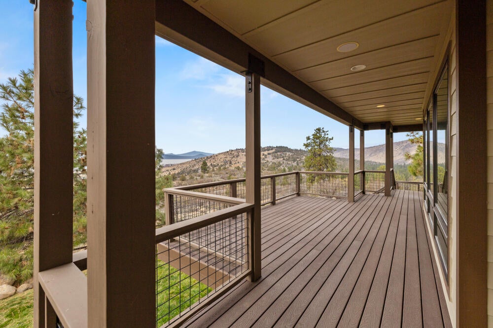 Klamath Falls, Oregon, 97601, United States, 4 Bedrooms Bedrooms, ,3 BathroomsBathrooms,Residential,For Sale,1987766