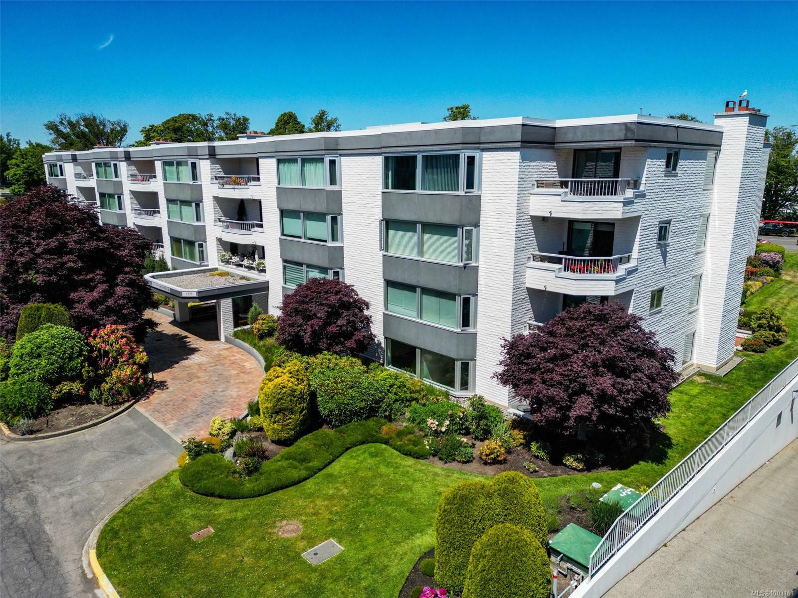 OAK BAY, British Columbia, V8S 2N6, CA, 2 Bedrooms Bedrooms, ,Residential,For Sale,1875191