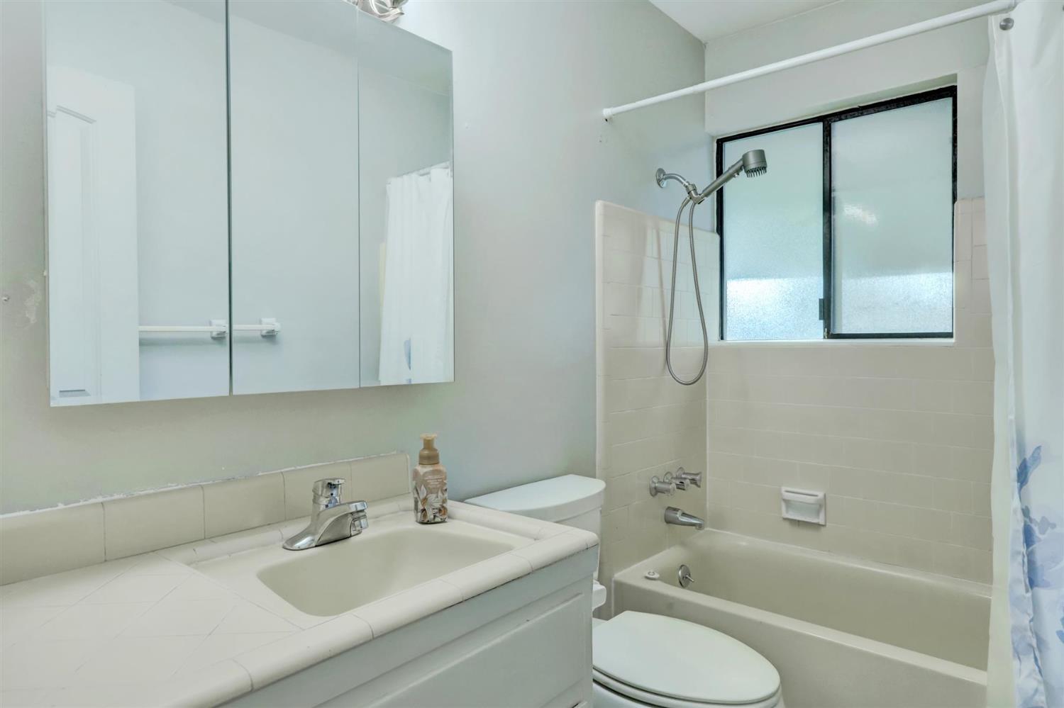 Nevada City, California, 95959, United States, 3 Bedrooms Bedrooms, ,2 BathroomsBathrooms,Residential,For Sale,1992371