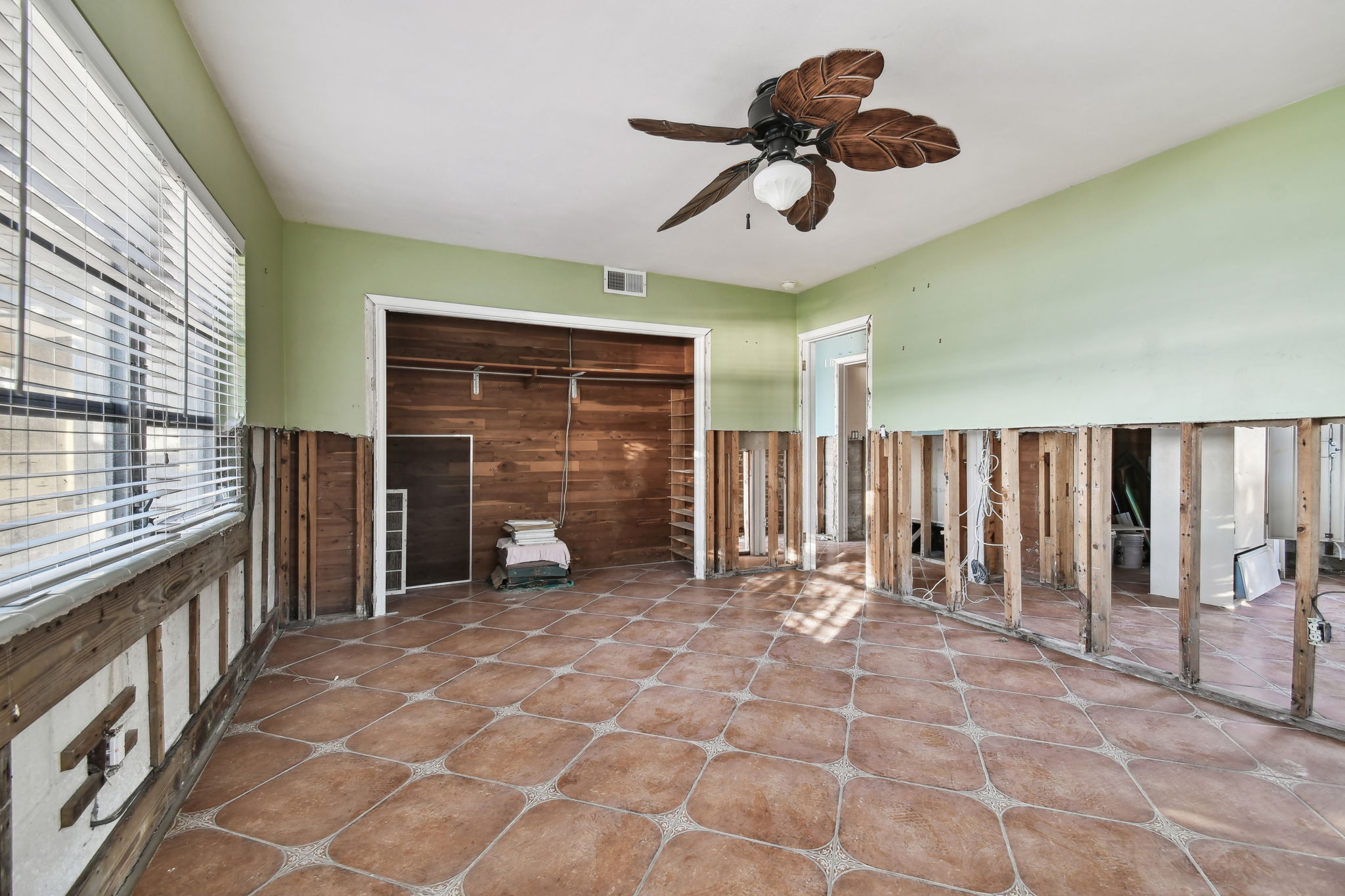 Clearwater, Florida, 33755, United States, 3 Bedrooms Bedrooms, ,2 BathroomsBathrooms,Residential,For Sale,1980754