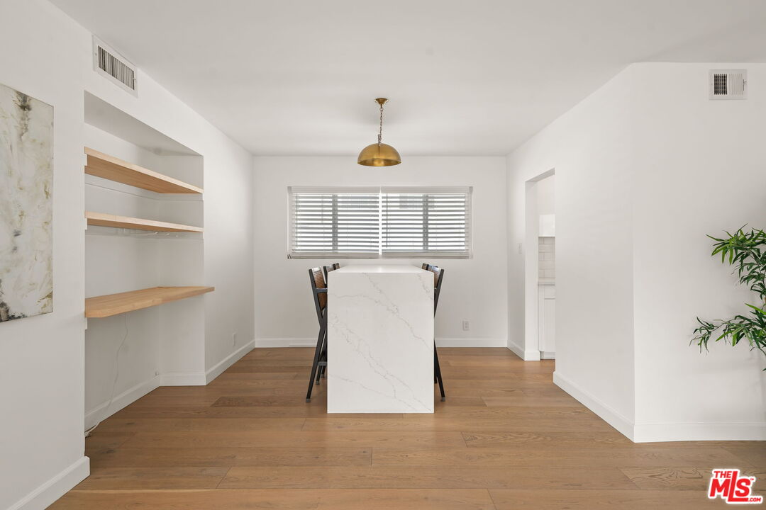 Los Angeles, California, 90046, United States, 3 Bedrooms Bedrooms, ,3 BathroomsBathrooms,Residential,For Sale,1989732