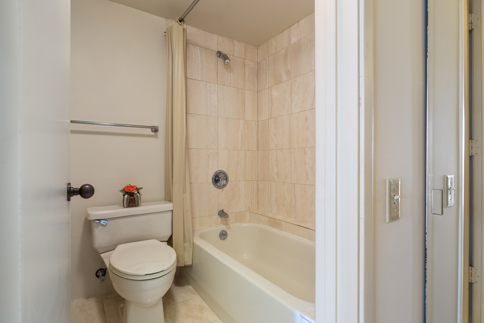 Honolulu, Hawaii, 96817, United States, 2 Bedrooms Bedrooms, ,2 BathroomsBathrooms,Residential,For Sale,1921275