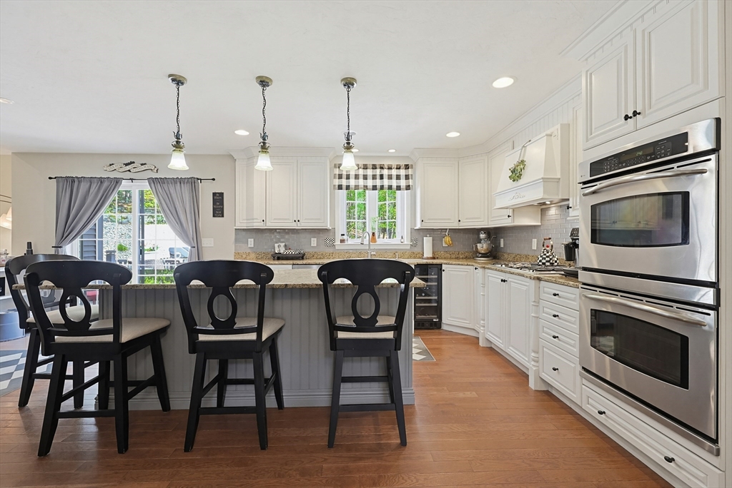 Northbridge, Massachusetts, 01534, United States, 4 Bedrooms Bedrooms, ,2 BathroomsBathrooms,Residential,For Sale,1977320