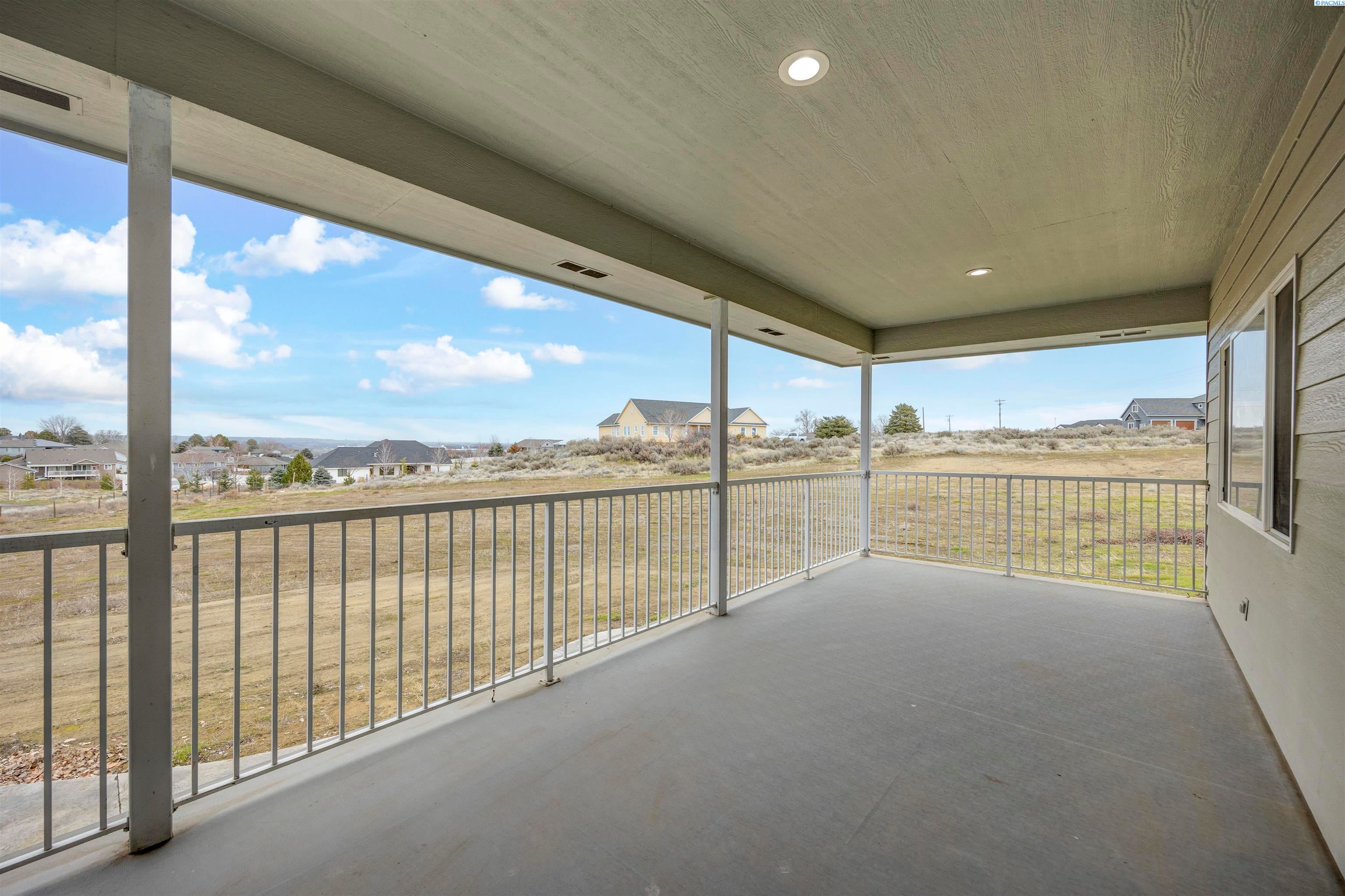 West Richland, Washington, 99353, United States, 5 Bedrooms Bedrooms, ,3 BathroomsBathrooms,Residential,For Sale,2020893