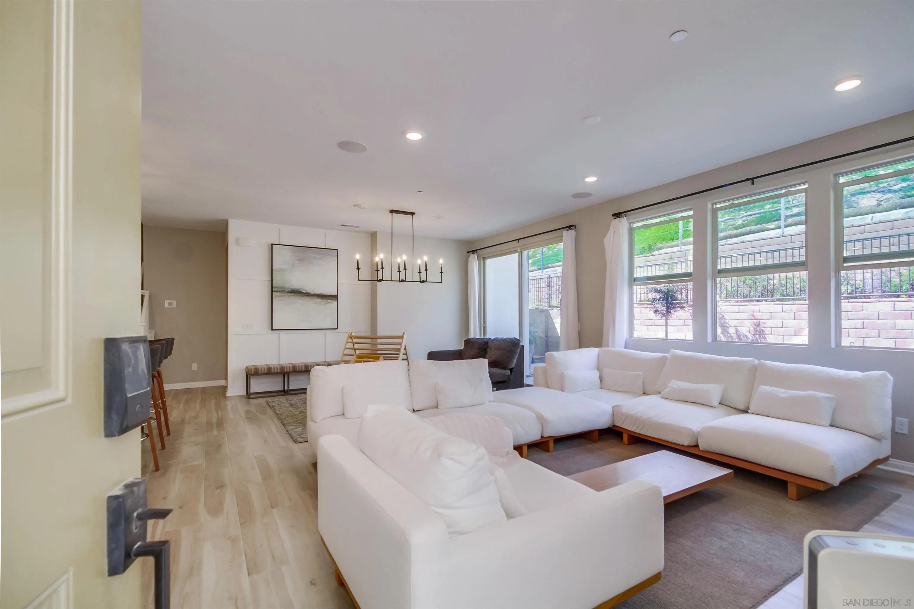 Chula Vista, California, 91913, United States, 4 Bedrooms Bedrooms, ,3 BathroomsBathrooms,Residential,For Sale,1949636