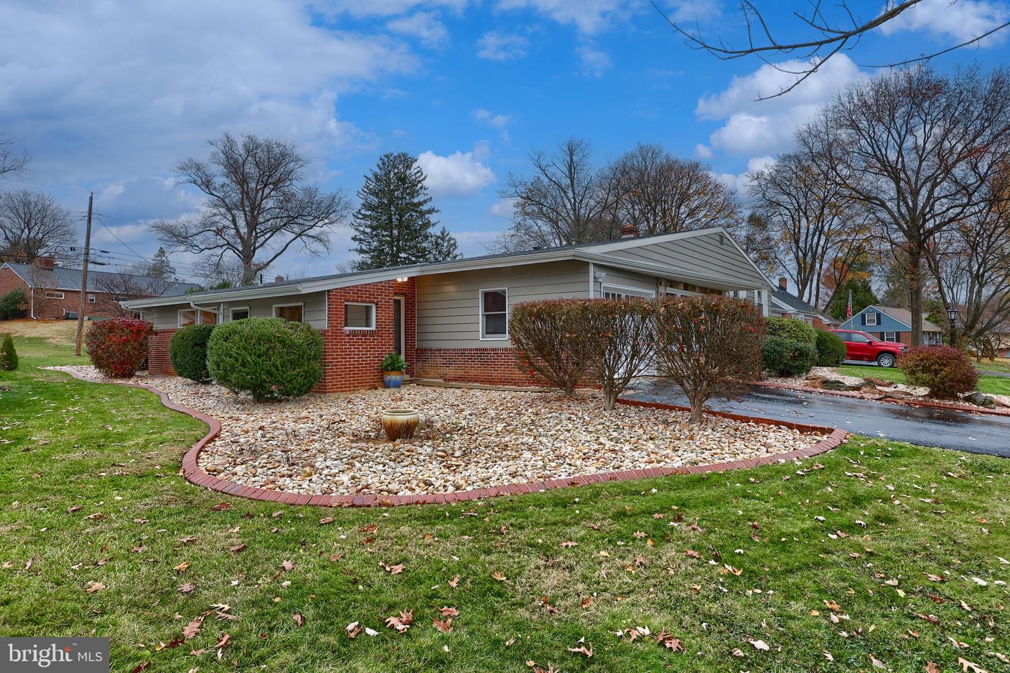 Lancaster, Pennsylvania, 17601, United States, 4 Bedrooms Bedrooms, ,3 BathroomsBathrooms,Residential,For Sale,1999084
