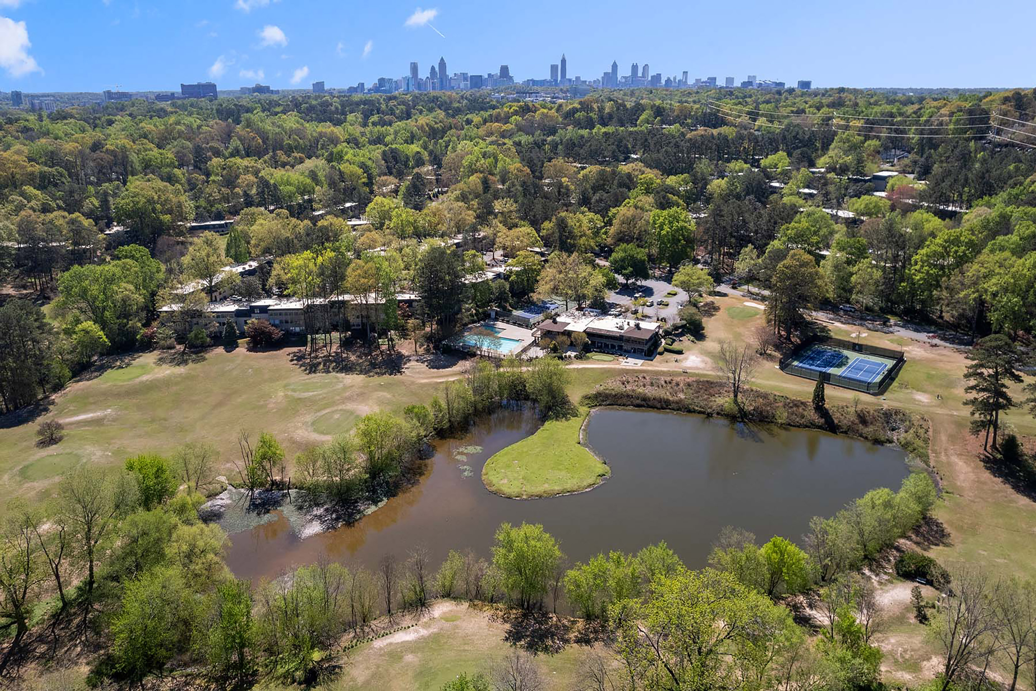  Spacious Three Bedroom, Two Bathroom Condo Offers Resort-style Living - 物件實景