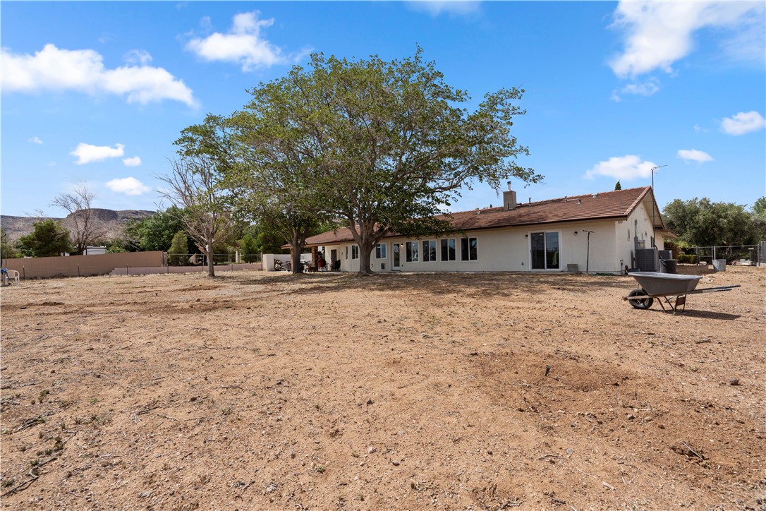 Kingman, Arizona, 86409, United States, 5 Bedrooms Bedrooms, ,1 BathroomBathrooms,Residential,For Sale,1891377