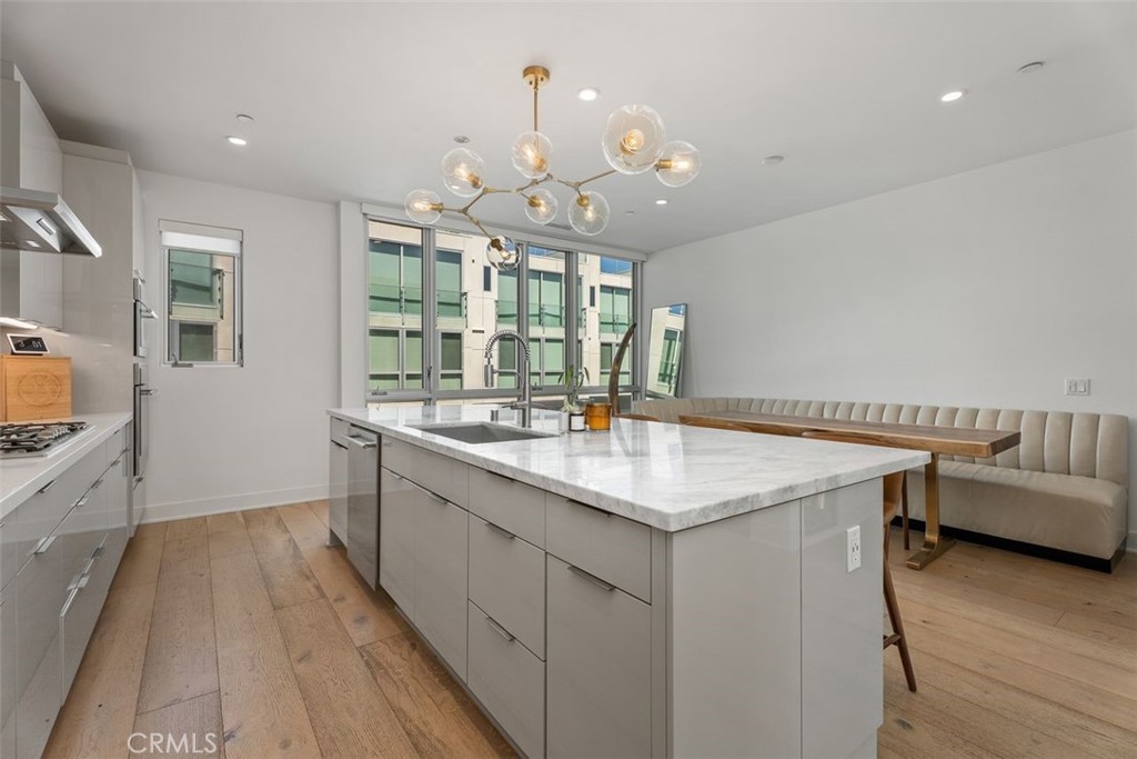 Newport Beach, California, 92663, United States, 2 Bedrooms Bedrooms, ,3 BathroomsBathrooms,Residential,For Sale,1989399