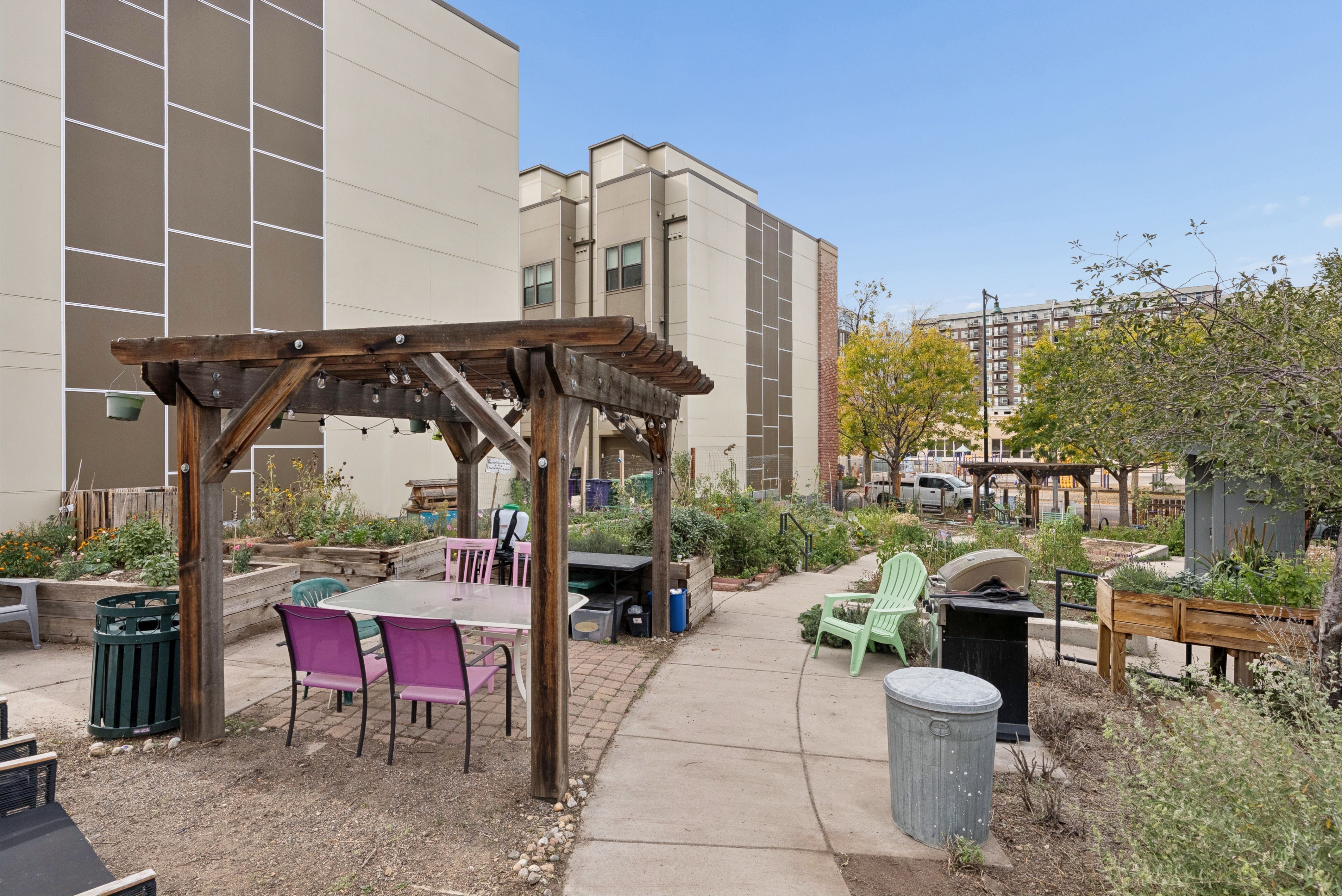  End-Unit Brownstone in North Capitol Hill - 物件實景
