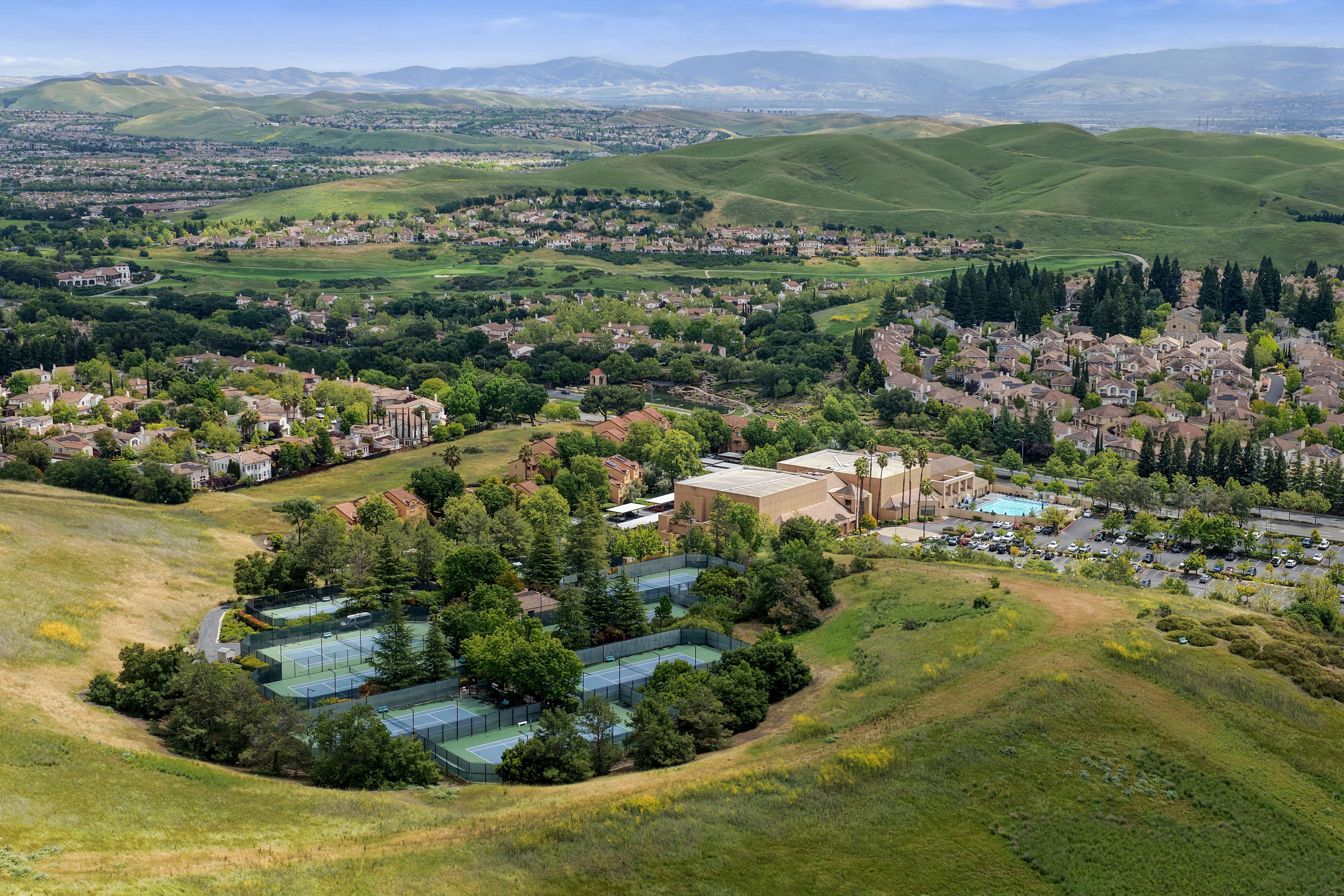  Top-Floor Luxury with Panoramic Canyon Lakes Views in Gated Siena Hills Retreat - 物件實景