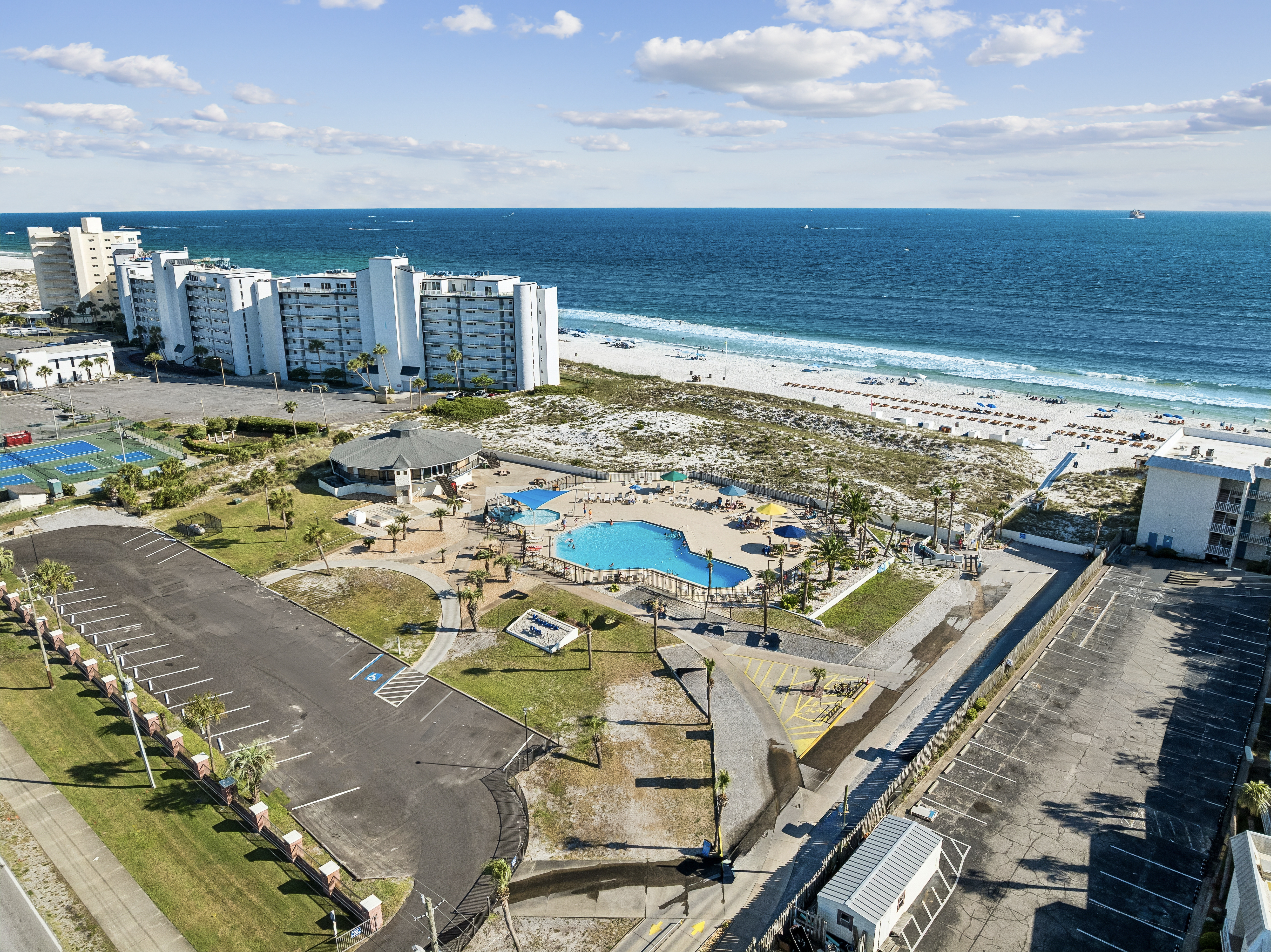  Turnkey Coastal Cottage With Resort Amenities In Gated Waterfront Community - 物件實景