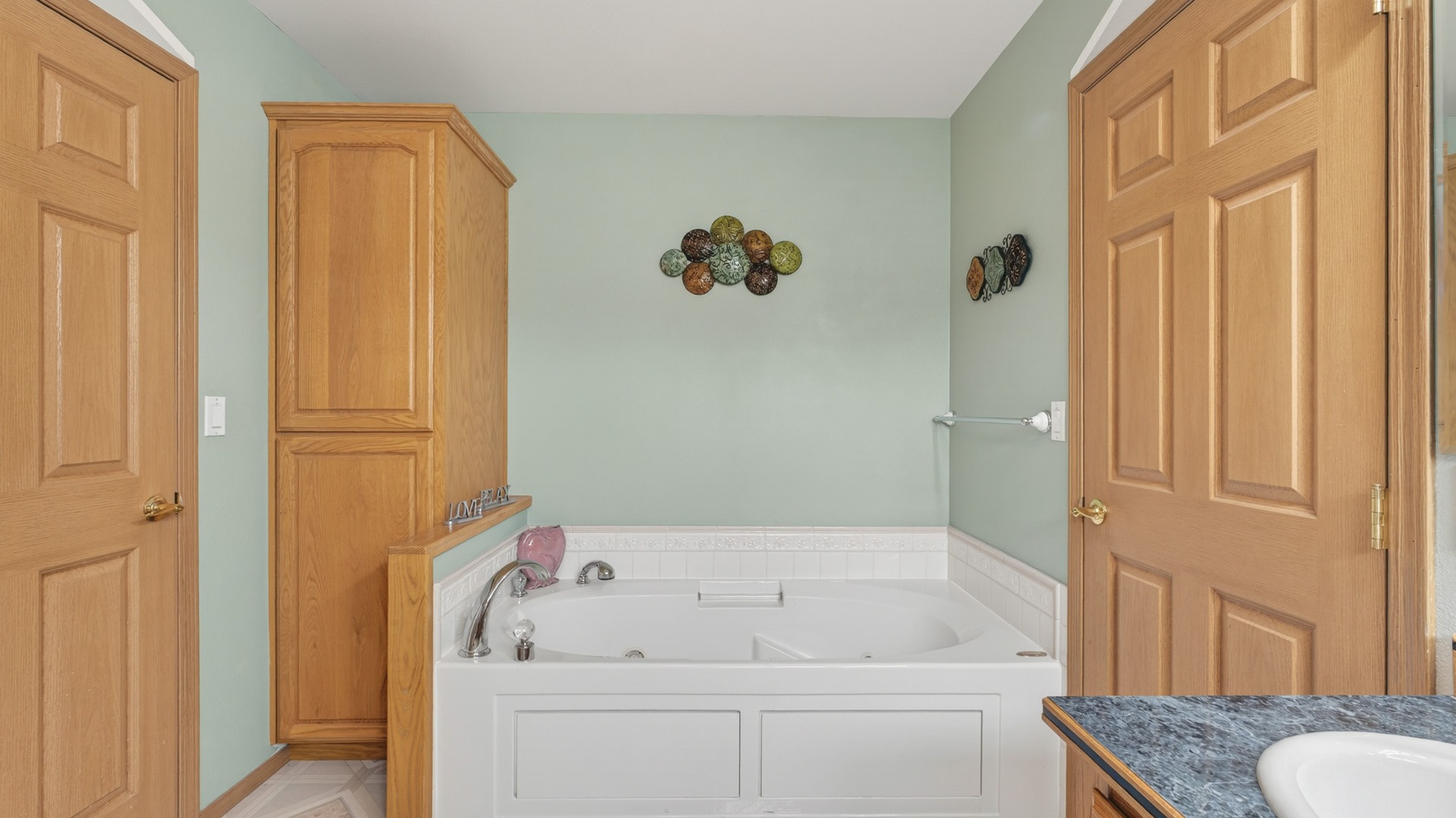 Bonners Ferry, Idaho, 83805, United States, 4 Bedrooms Bedrooms, ,4 BathroomsBathrooms,Residential,For Sale,1980199
