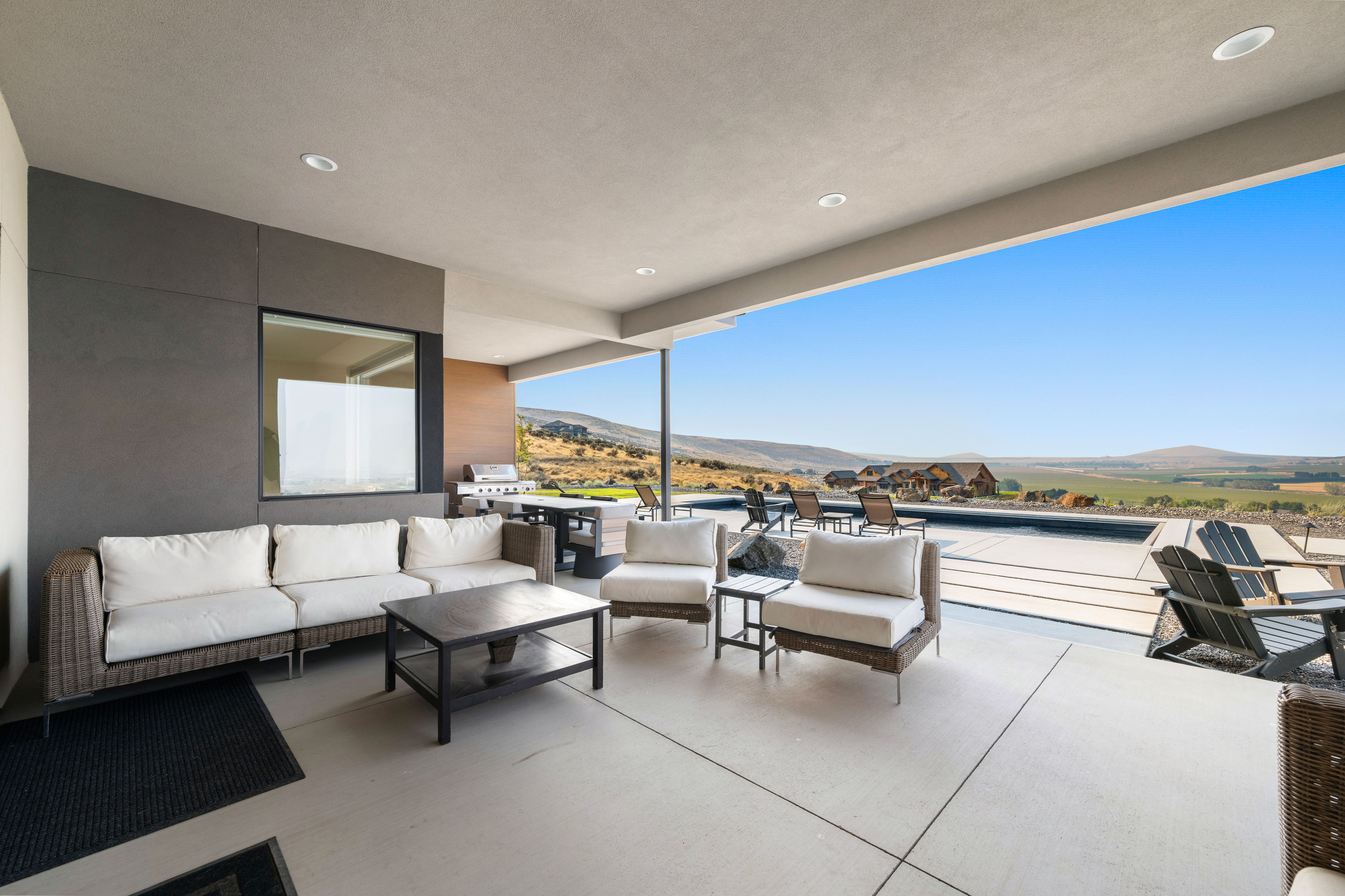  Custom Luxury, Pool, Sweeping Views, 5 Acres - 物件實景