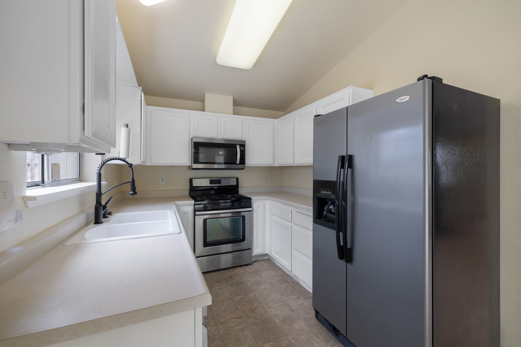  Move-in Ready. Great starter or investment home - 物件實景