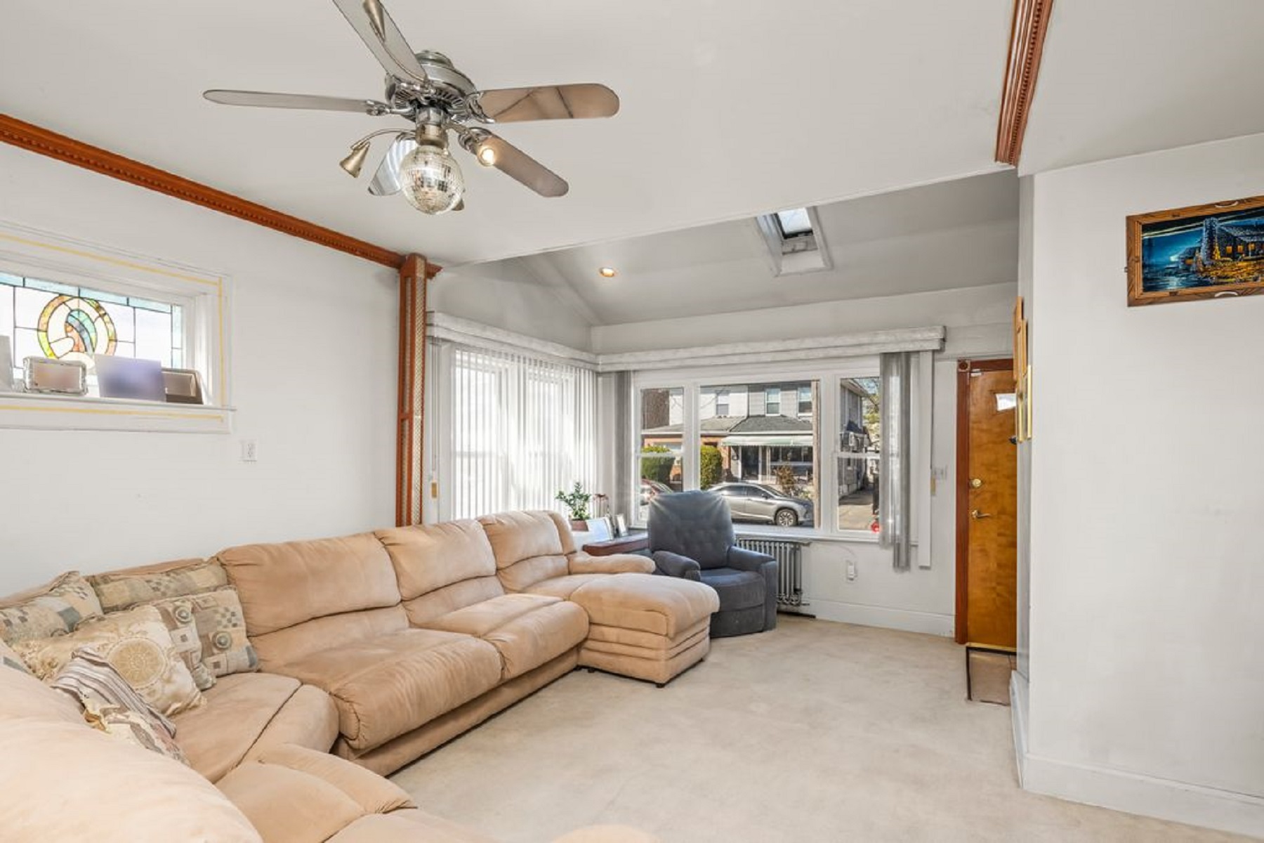  1569 East 45th Street - 物件實景