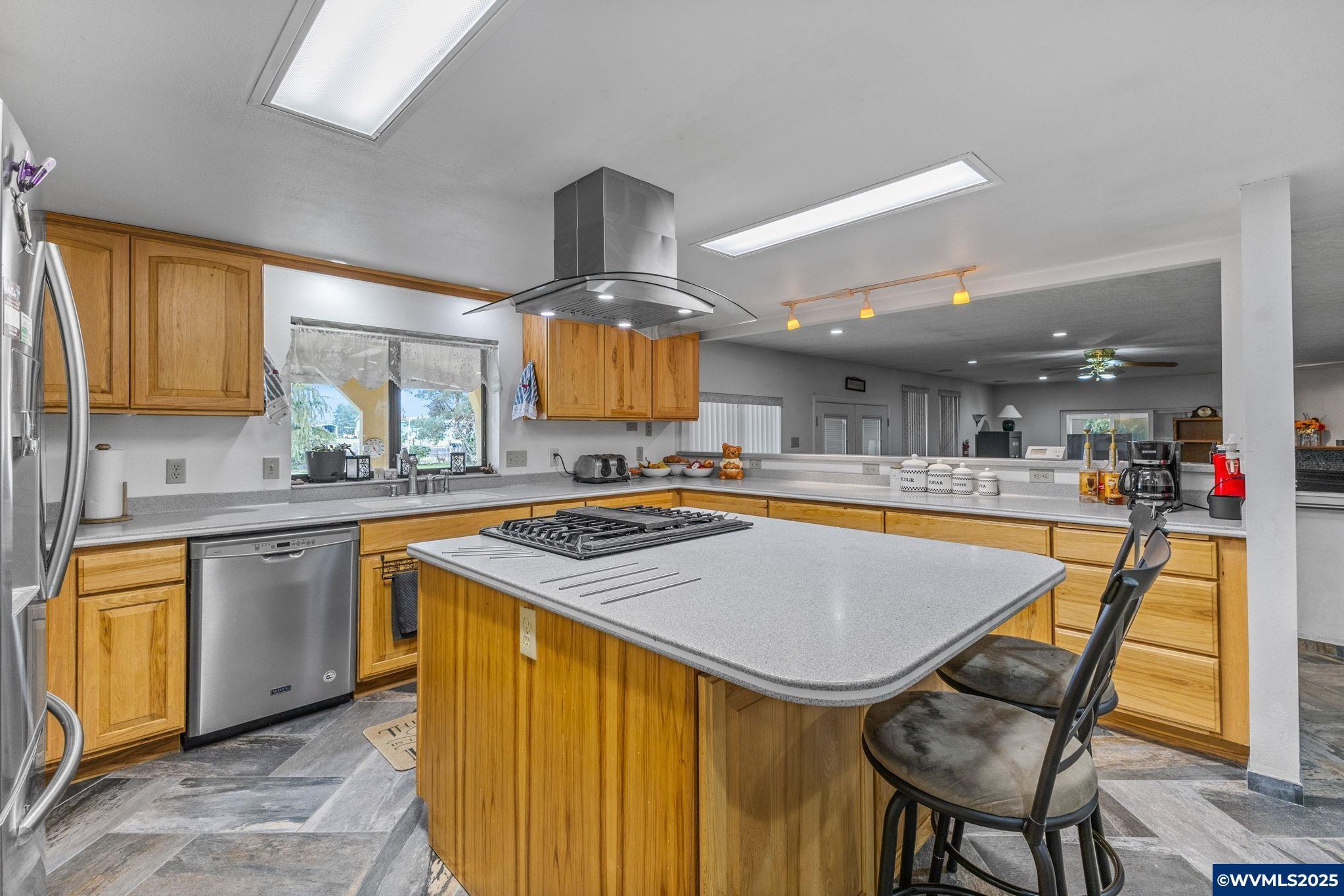Salem, Oregon, 97317, United States, 6 Bedrooms Bedrooms, ,4 BathroomsBathrooms,Residential,For Sale,1907715
