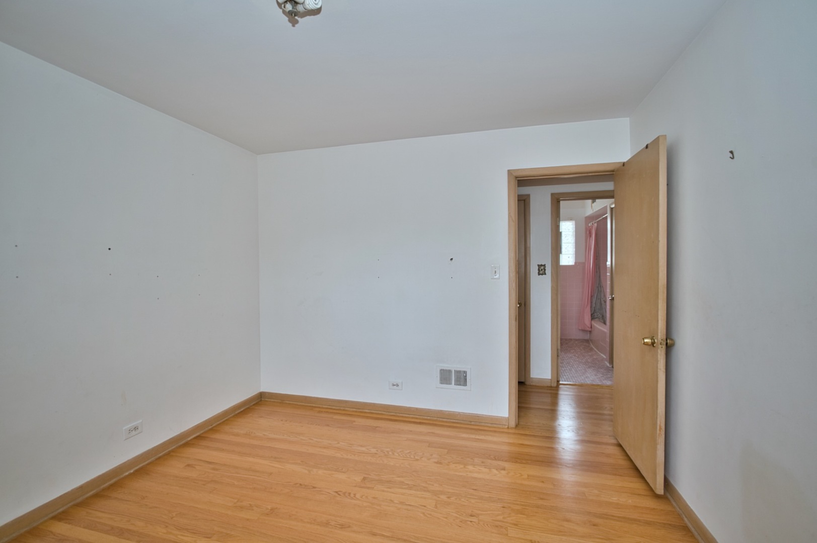 Lincolnwood, Illinois, 60712, United States, 8 Bedrooms Bedrooms, ,Residential,For Sale,1984264