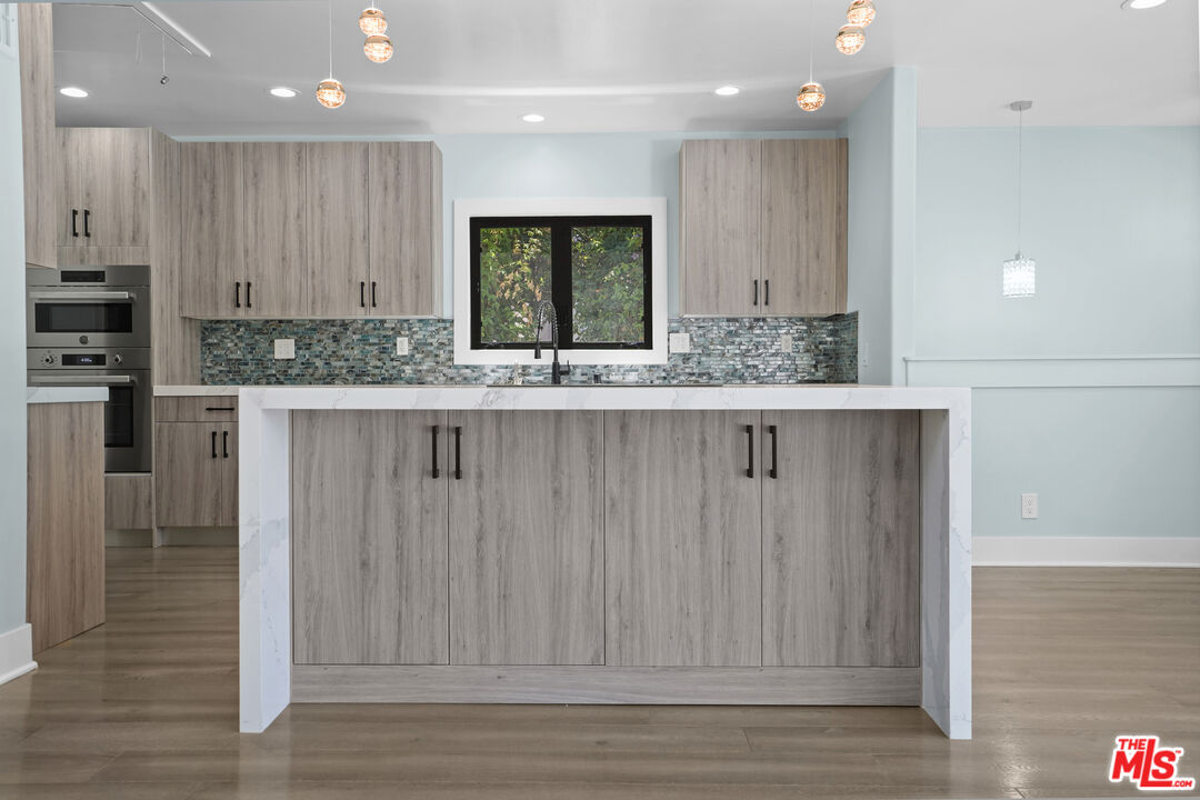 Los Angeles, California, 90068, United States, 3 Bedrooms Bedrooms, ,2 BathroomsBathrooms,Residential,For Sale,1911201