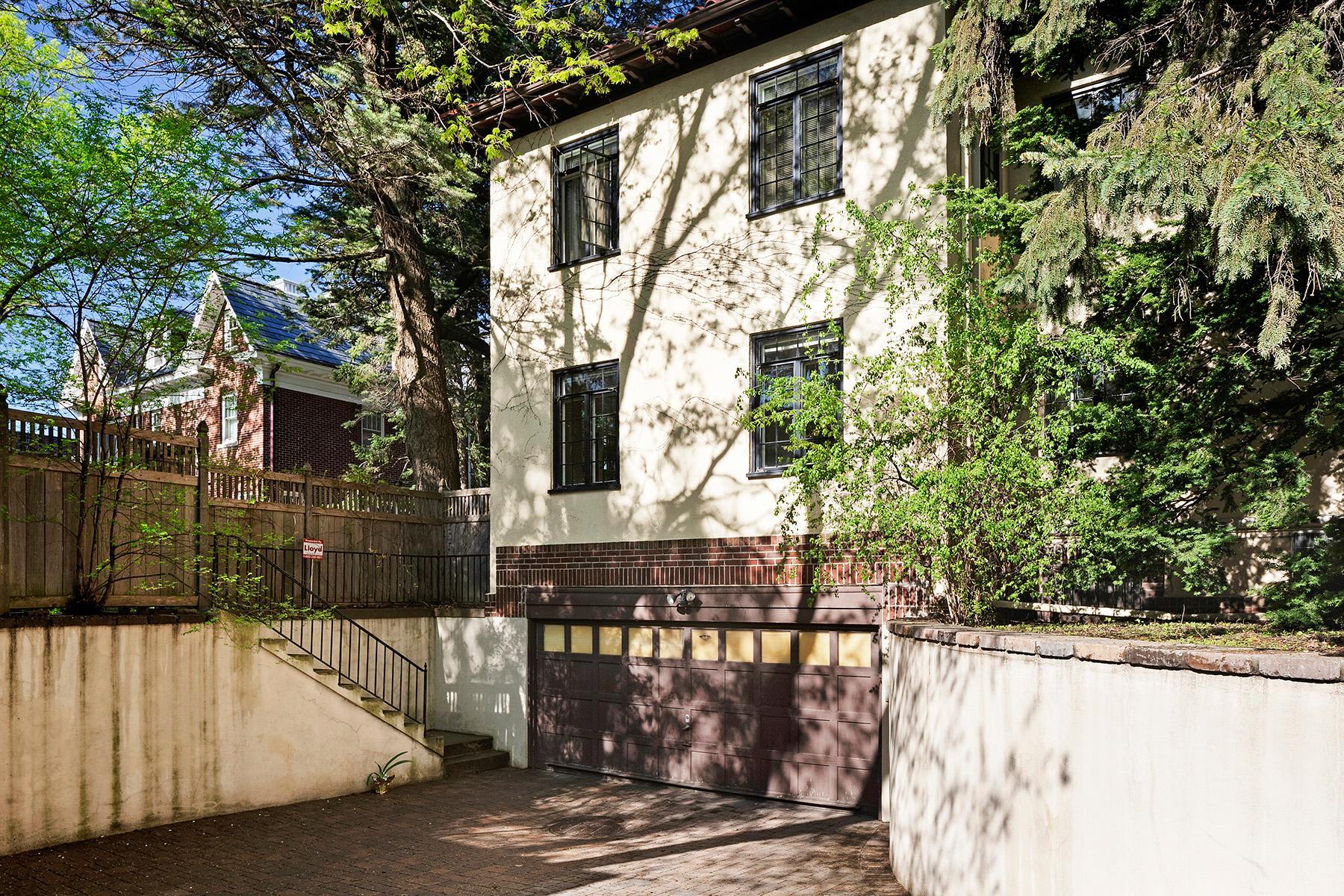 Minneapolis, Minnesota, 55403, United States, 3 Bedrooms Bedrooms, ,2 BathroomsBathrooms,Residential,For Sale,1714237