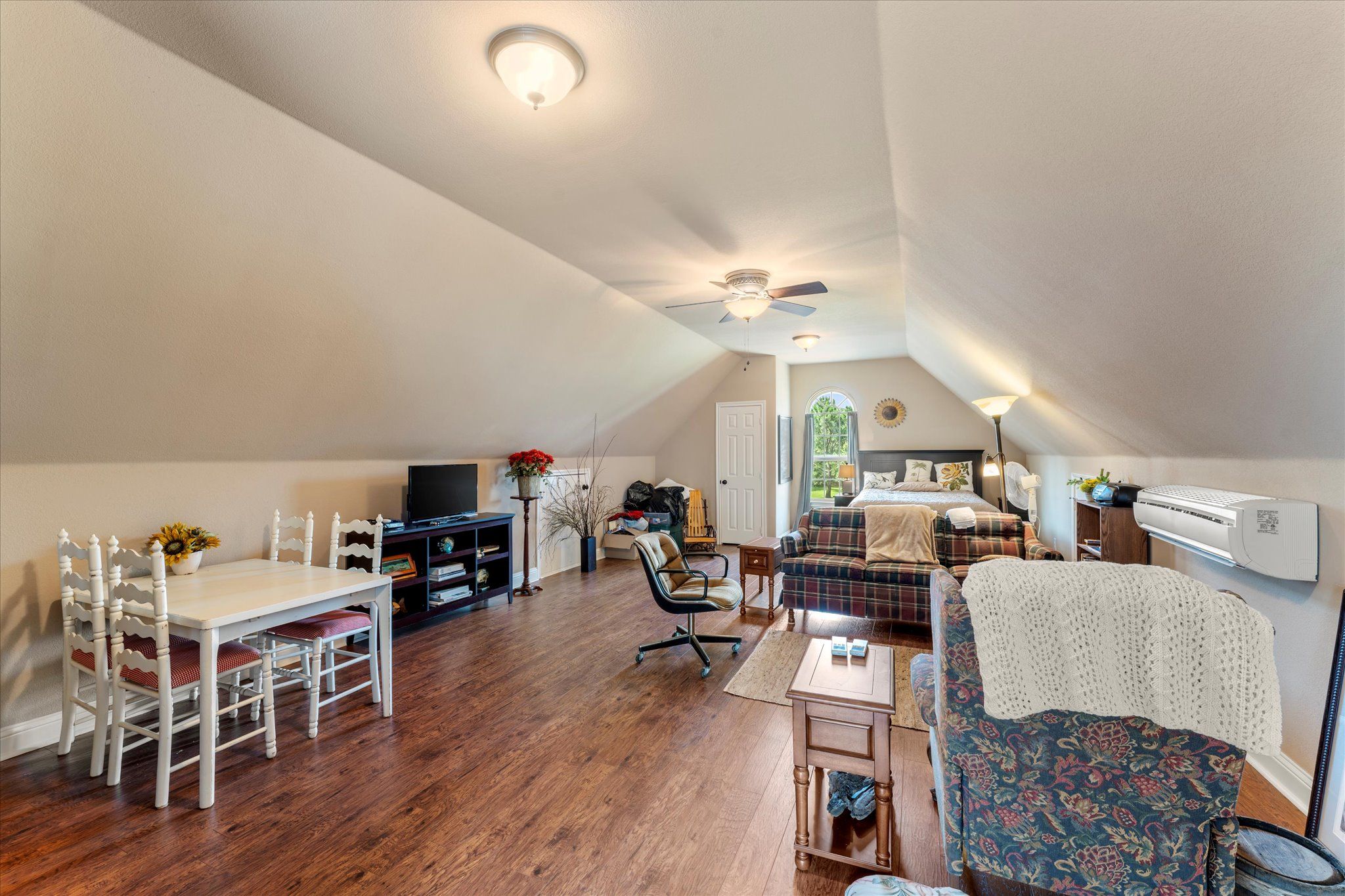 Emory, Texas, 75440, United States, 3 Bedrooms Bedrooms, ,4 BathroomsBathrooms,Residential,For Sale,1892532