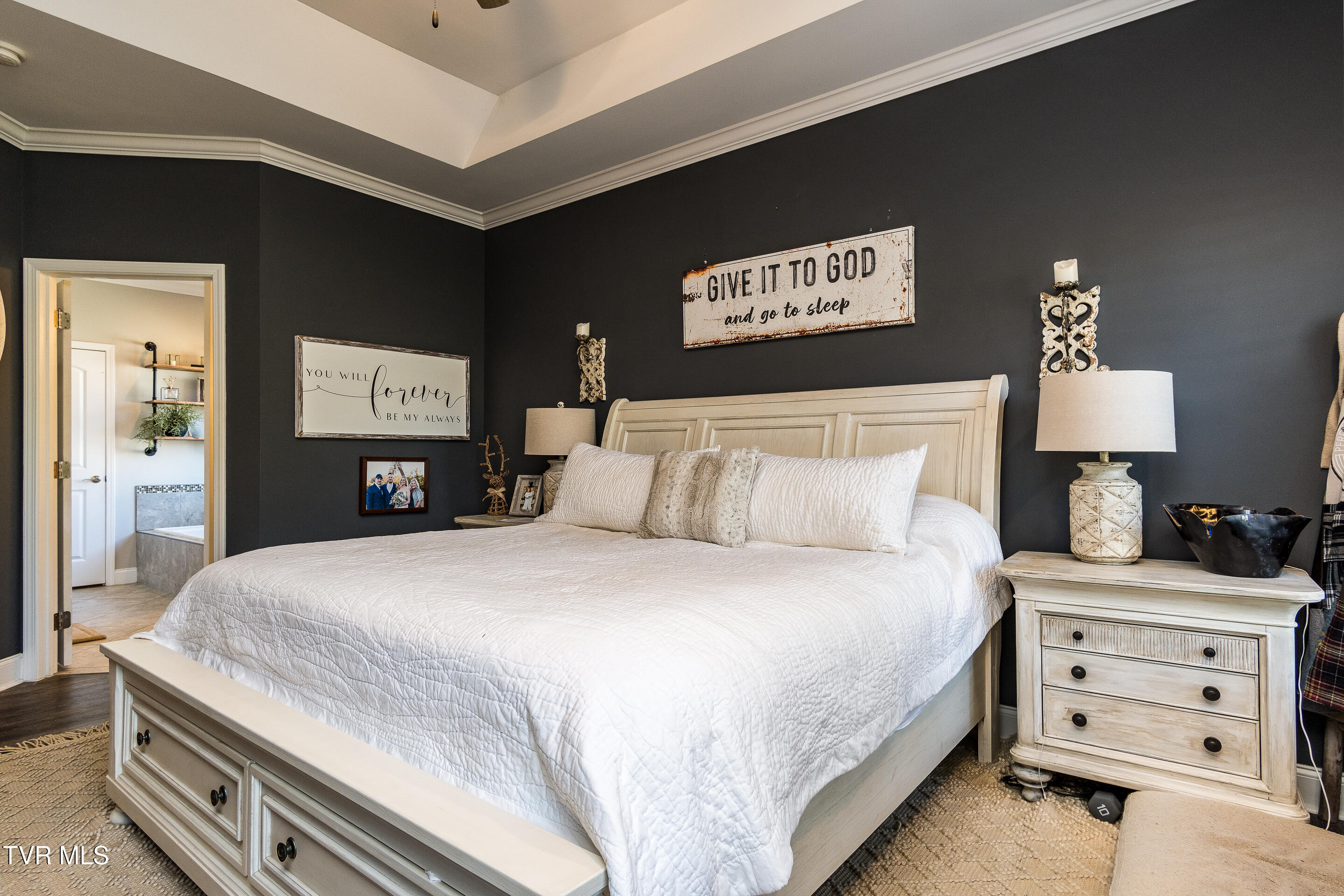 Piney Flats, Tennessee, 37686, United States, 4 Bedrooms Bedrooms, ,4 BathroomsBathrooms,Residential,For Sale,2005173