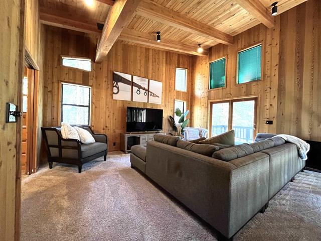 Lake Almanor West, California, 96920, United States, 5 Bedrooms Bedrooms, ,3 BathroomsBathrooms,Residential,For Sale,1949683