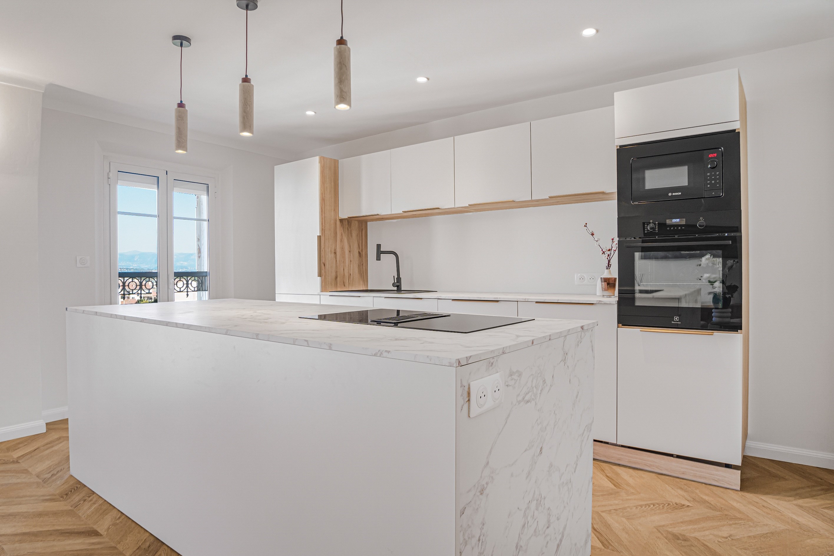  Antibes Old Town, renovated 83 sqm two bedroom top floor apartment - 物件實景
