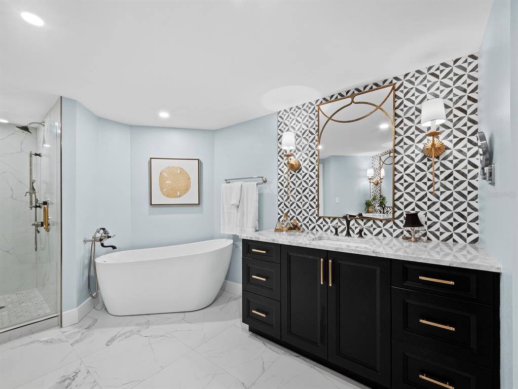 Longboat Key, Florida, 34228, United States, 3 Bedrooms Bedrooms, ,3 BathroomsBathrooms,Residential,For Sale,1942144