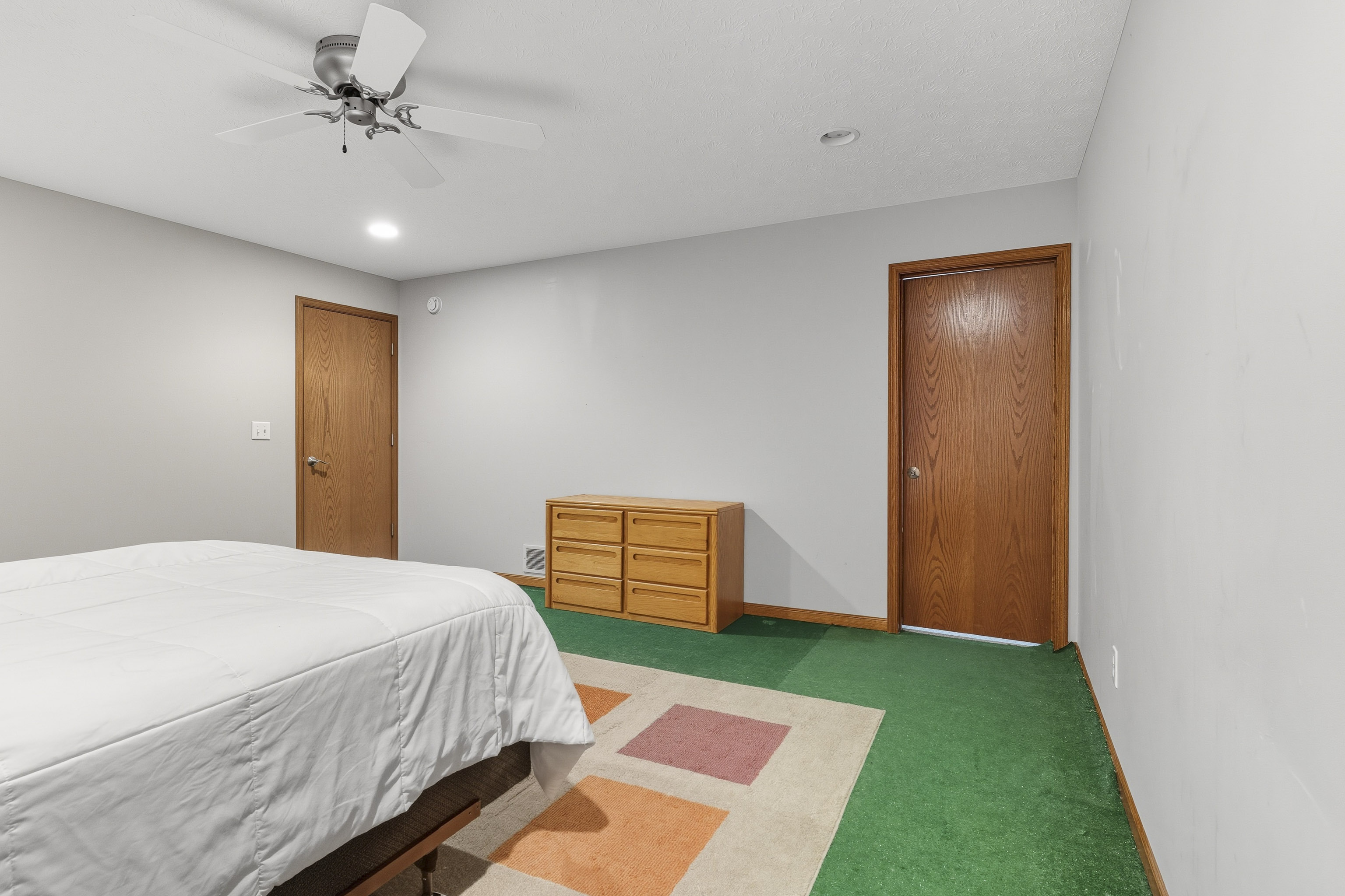 Manhattan, Kansas, 66502, United States, 5 Bedrooms Bedrooms, ,3 BathroomsBathrooms,Residential,For Sale,1960988