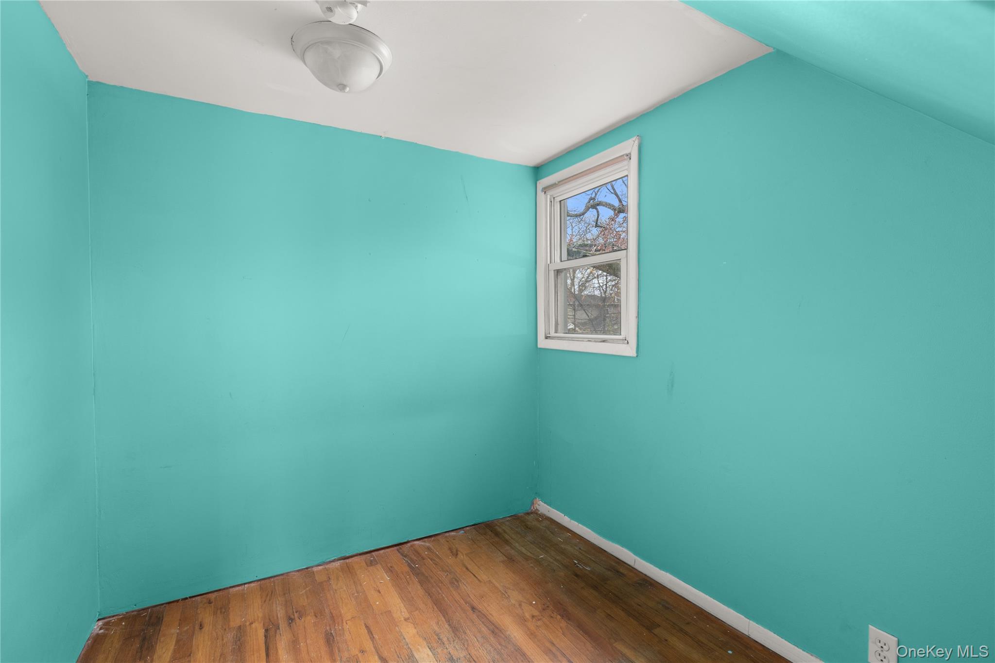 West Islip, New York, 11795, United States, 2 Bedrooms Bedrooms, ,1 BathroomBathrooms,Residential,For Sale,1994287