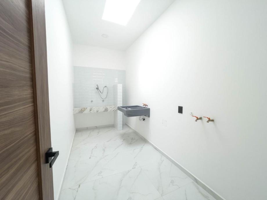 Naucalpan de Juárez, Estado de méxico, 53126, Mexico, 4 Bedrooms Bedrooms, ,5 BathroomsBathrooms,Residential,For Sale,1968961