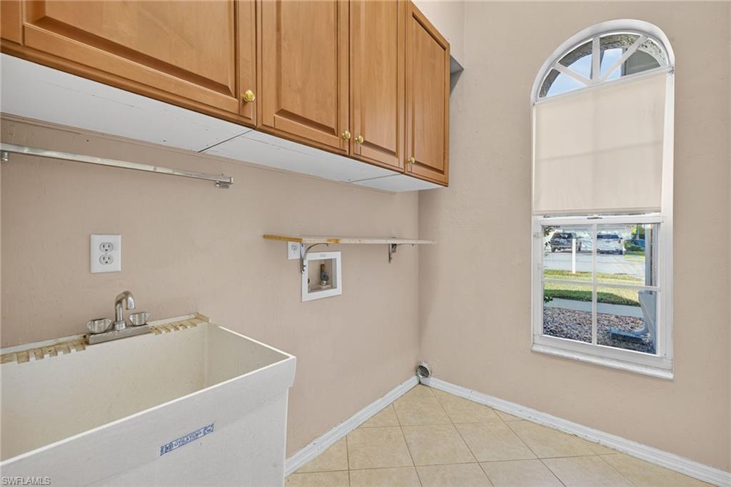 Fort Myers, Florida, 33919, United States, 3 Bedrooms Bedrooms, ,2 BathroomsBathrooms,Residential,For Sale,1995652