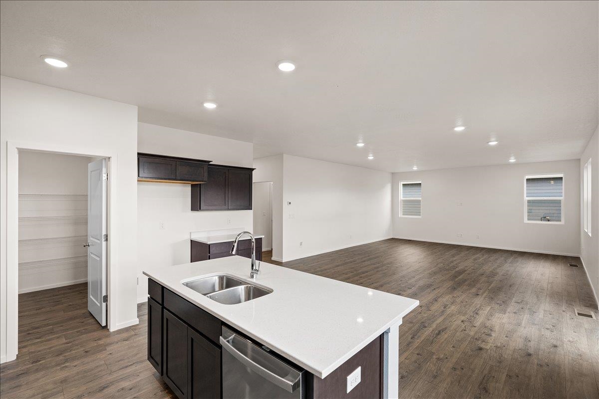 Deer Park, Washington, 99006, United States, 5 Bedrooms Bedrooms, ,2 BathroomsBathrooms,Residential,For Sale,1956687