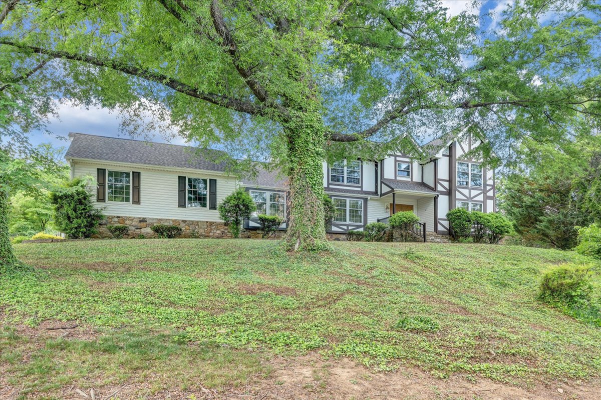 Roanoke, Virginia, 24015, United States, 5 Bedrooms Bedrooms, ,3 BathroomsBathrooms,Residential,For Sale,2043623