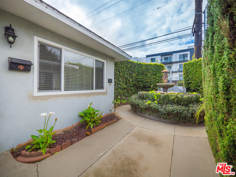 Los Angeles, California, 90066, United States, 4 Bedrooms Bedrooms, ,Residential,For Sale,1705124