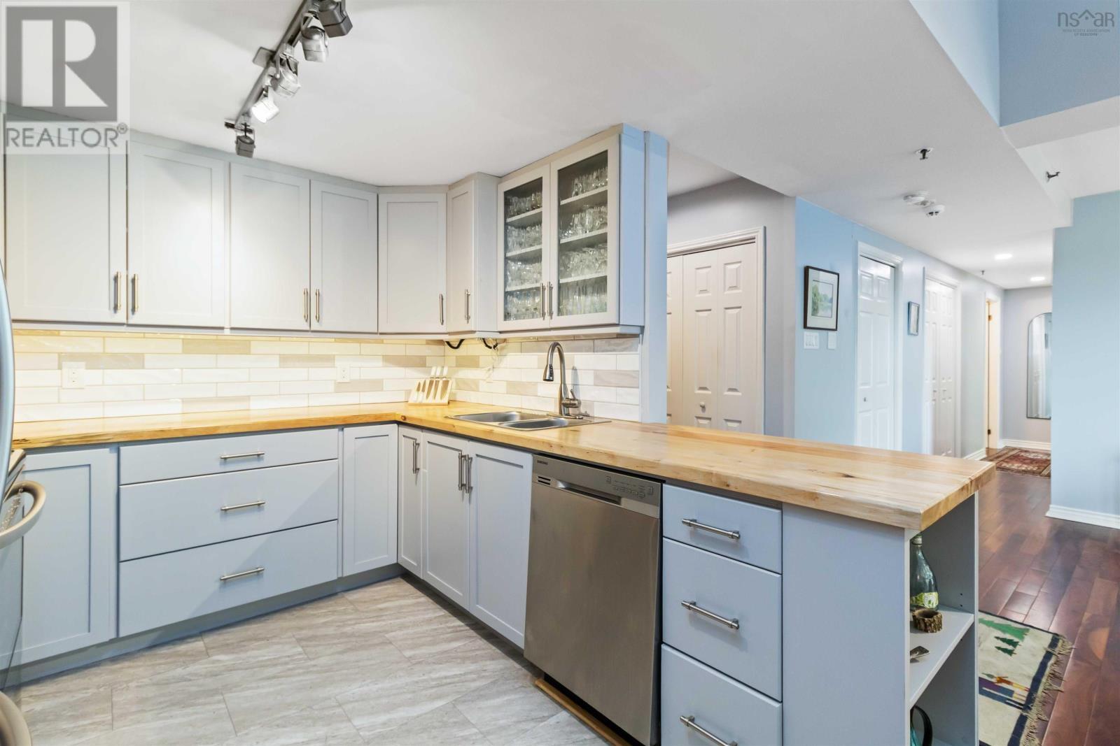 HALIFAX, Nova Scotia, B3H 3Y8, CA, 2 Bedrooms Bedrooms, ,1 BathroomBathrooms,Residential,For Sale,1947667