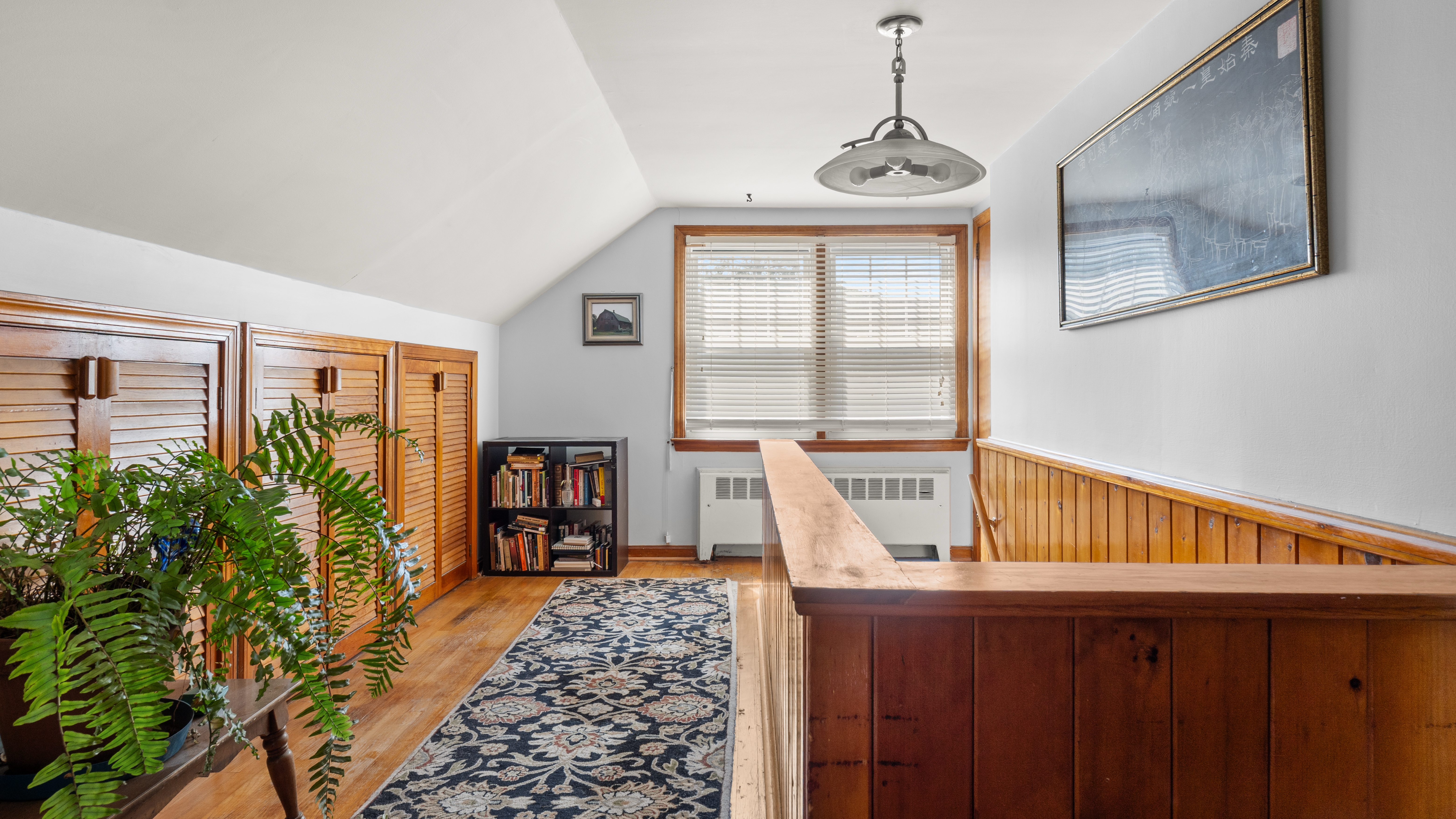  CHARMING IN-TOWN CAPE ON SPACIOUS LOT WITH INGROUND POOL - 物件實景