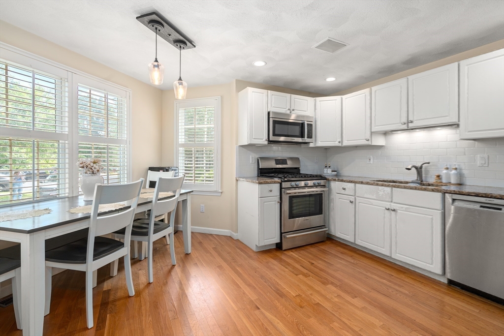 Hopkinton, Massachusetts, 01748, United States, 2 Bedrooms Bedrooms, ,3 BathroomsBathrooms,Residential,For Sale,1875527