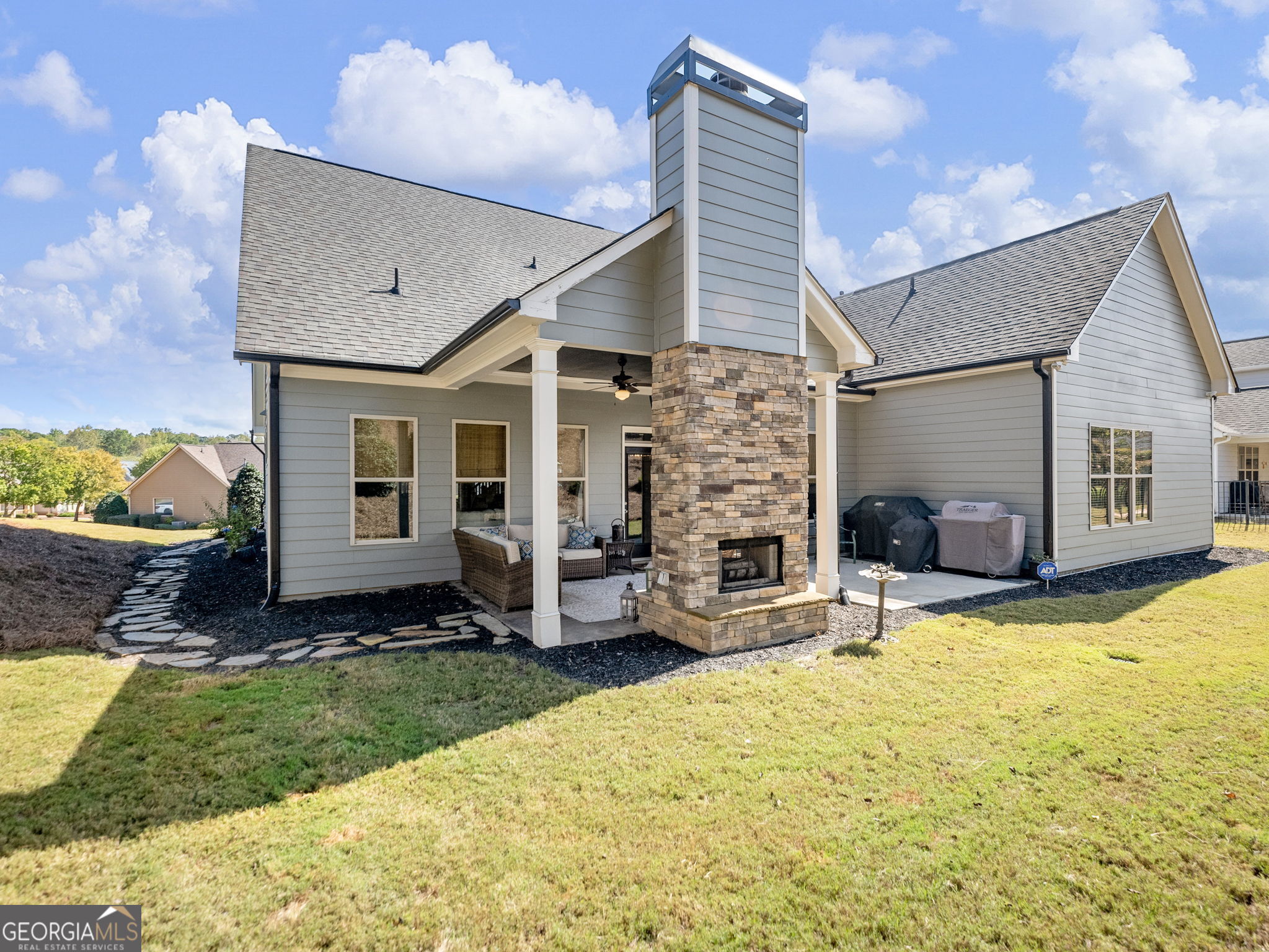 Hoschton, Georgia, 30548, United States, 5 Bedrooms Bedrooms, ,3 BathroomsBathrooms,Residential,For Sale,1986295