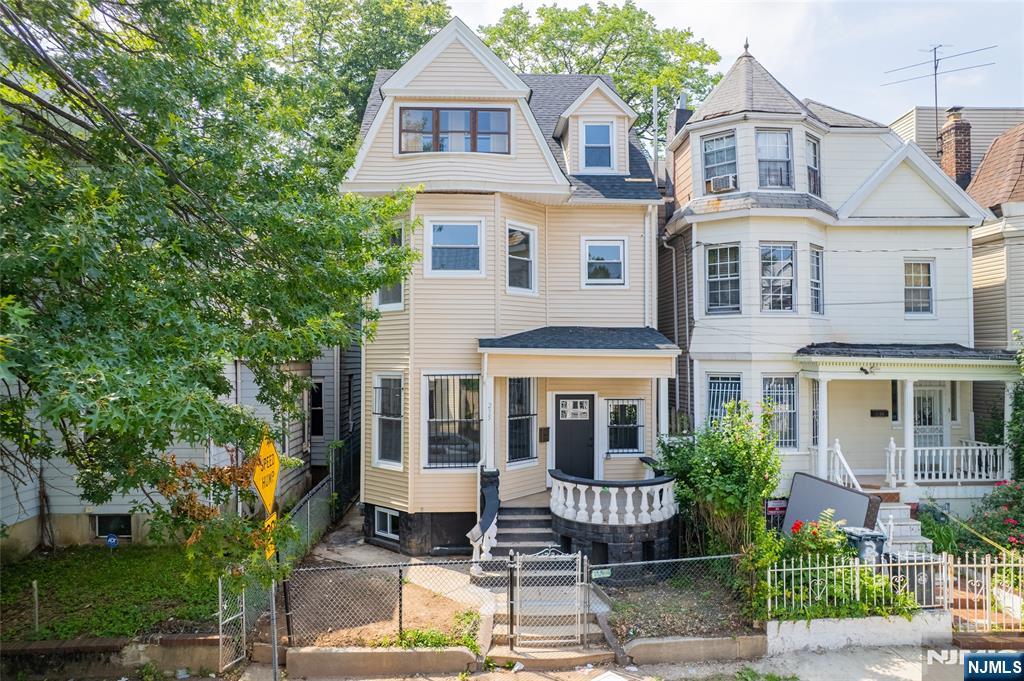 Newark, New Jersey, 07103, United States, 6 Bedrooms Bedrooms, ,3 BathroomsBathrooms,Residential,For Sale,1897498