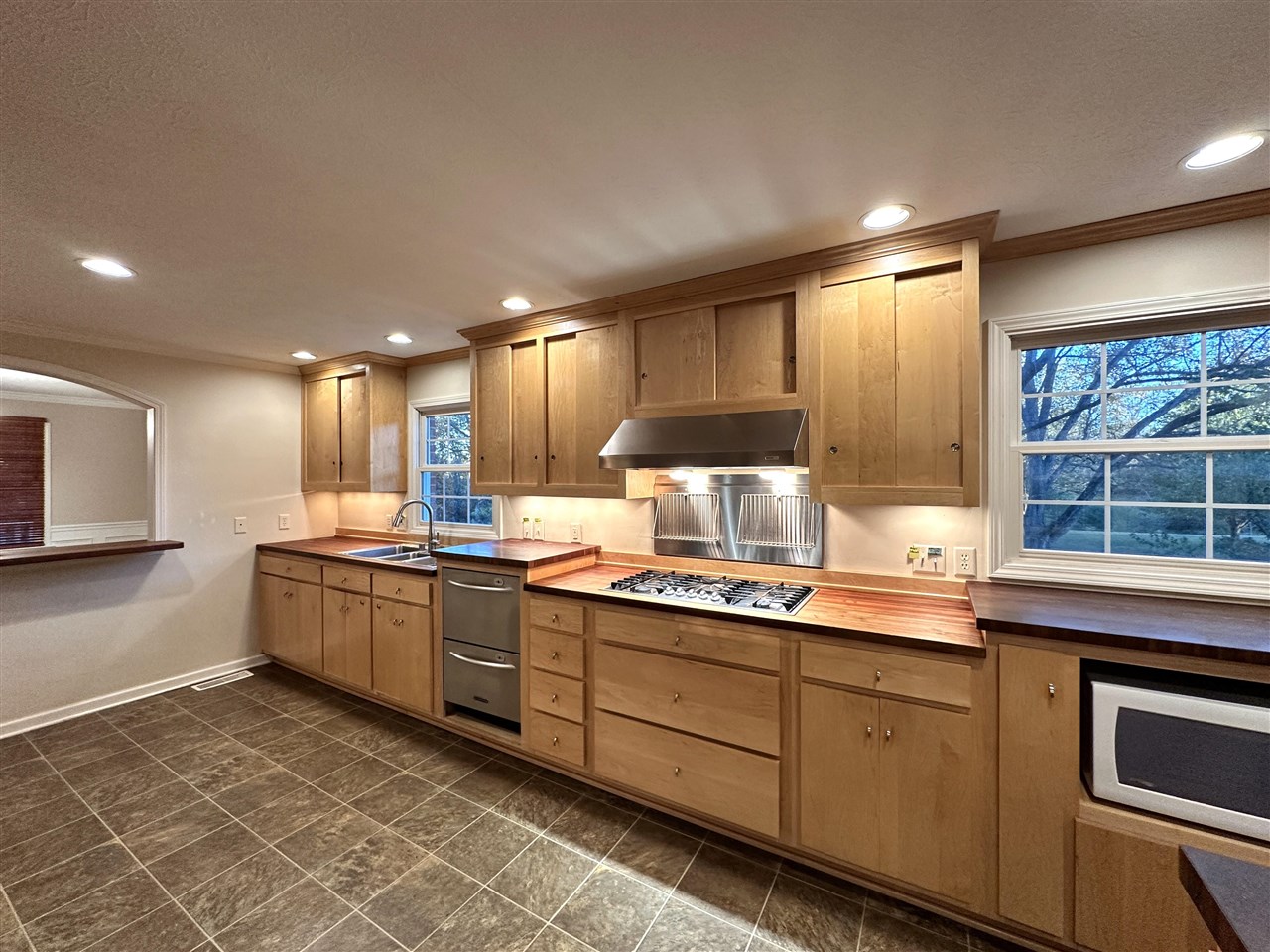 Bowling Green, Kentucky, 42103, United States, 4 Bedrooms Bedrooms, ,5 BathroomsBathrooms,Residential,For Sale,1991633