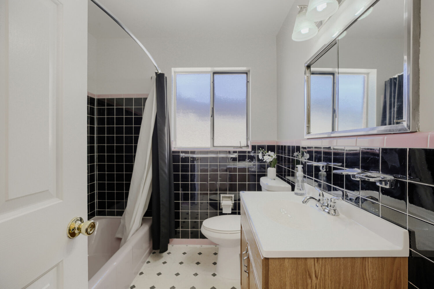 Lakewood, Colorado, 80232, United States, 4 Bedrooms Bedrooms, ,1 BathroomBathrooms,Residential,For Sale,2044778