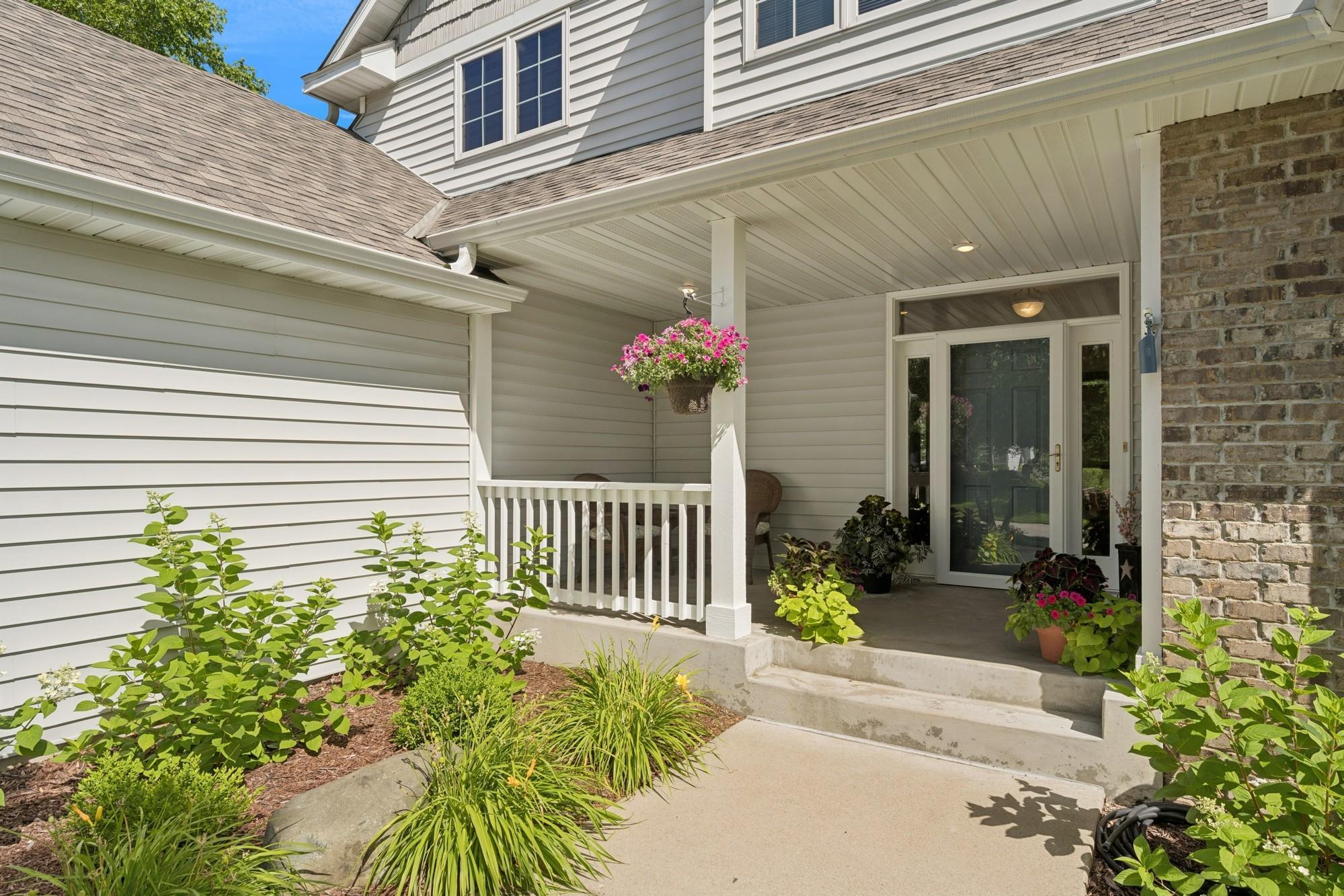 Lakeville, Minnesota, 55044, United States, 5 Bedrooms Bedrooms, ,4 BathroomsBathrooms,Residential,For Sale,1901941